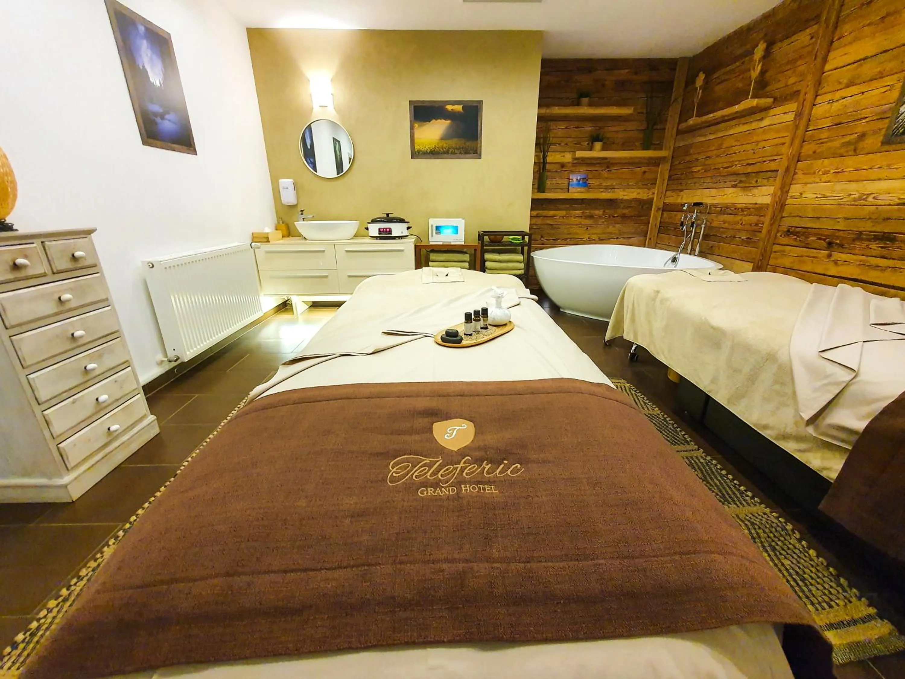 Massage, Bed in Teleferic Grand Hotel