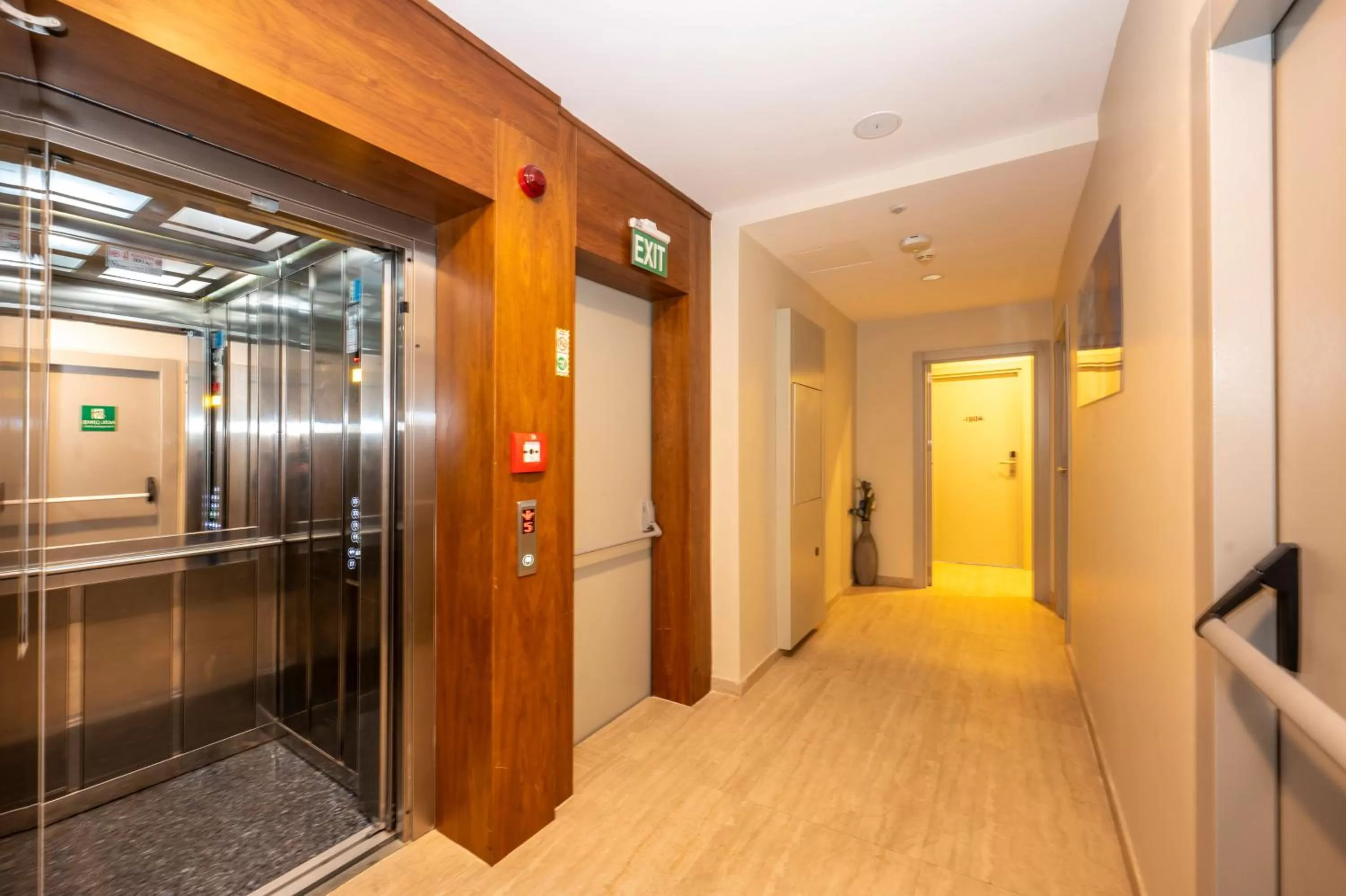 elevator in Juno Hotel Taksim