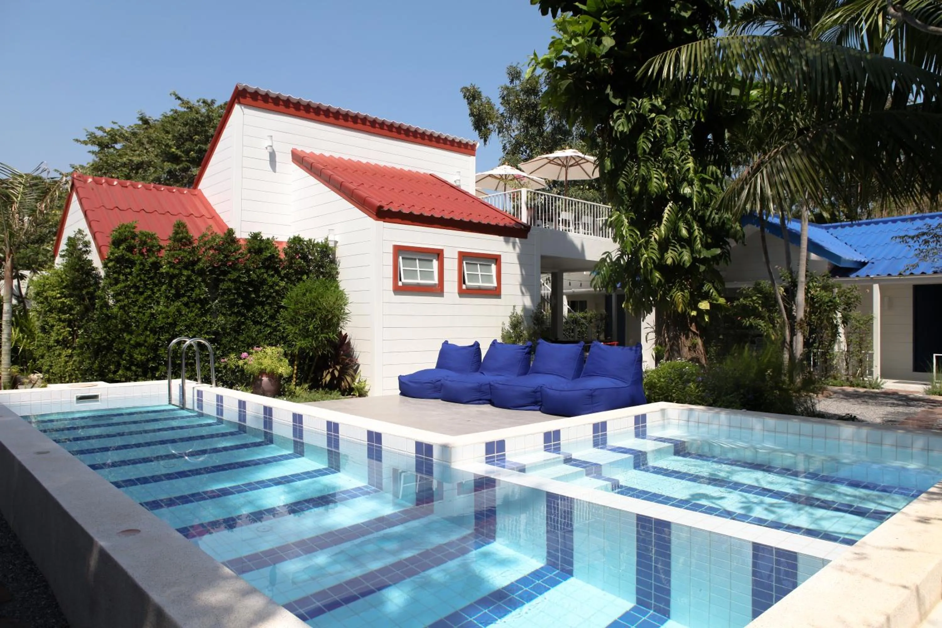 Swimming pool in Zea Za Bungalow