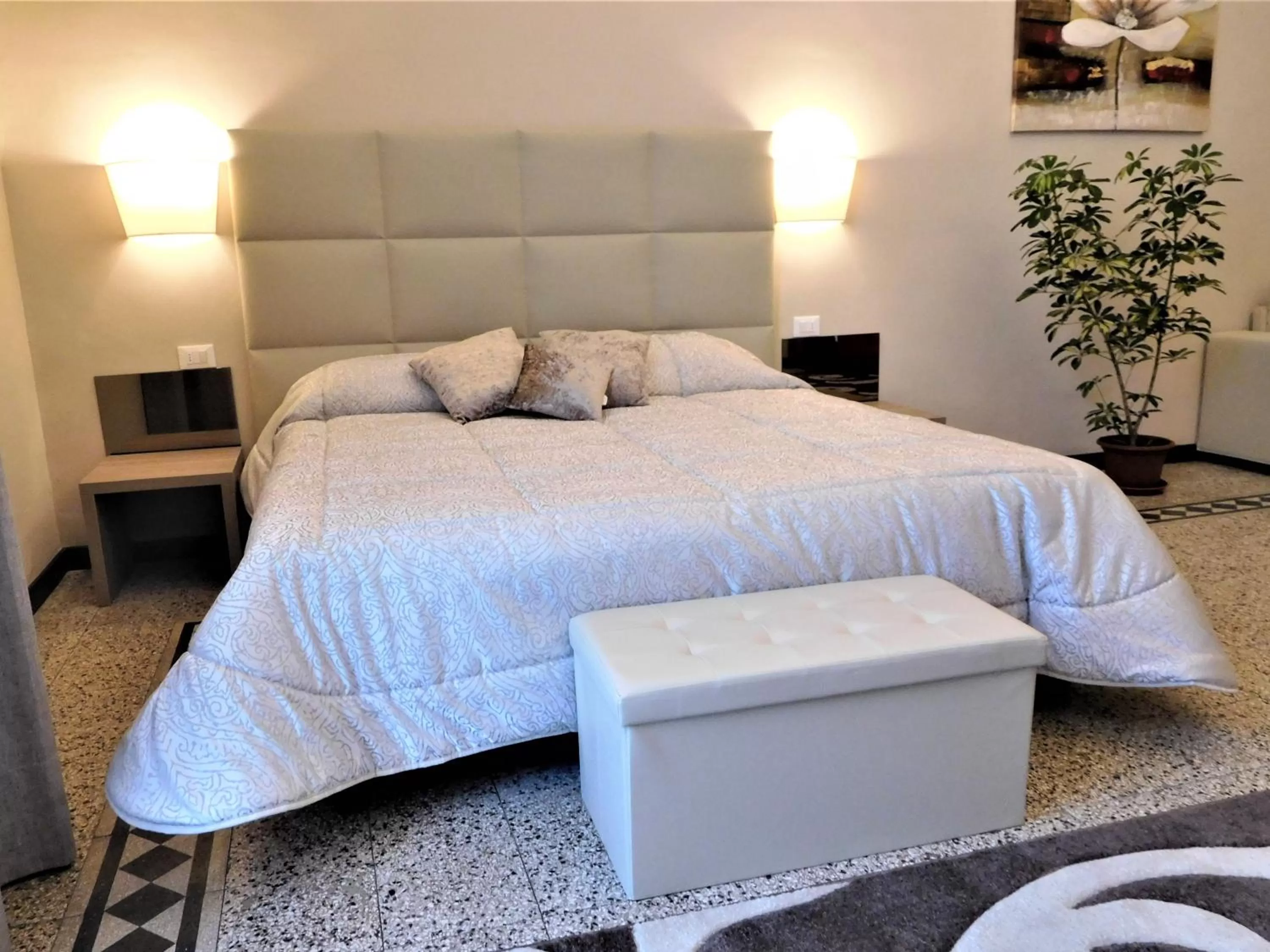 Bed in Moonlight Hotel&Suites