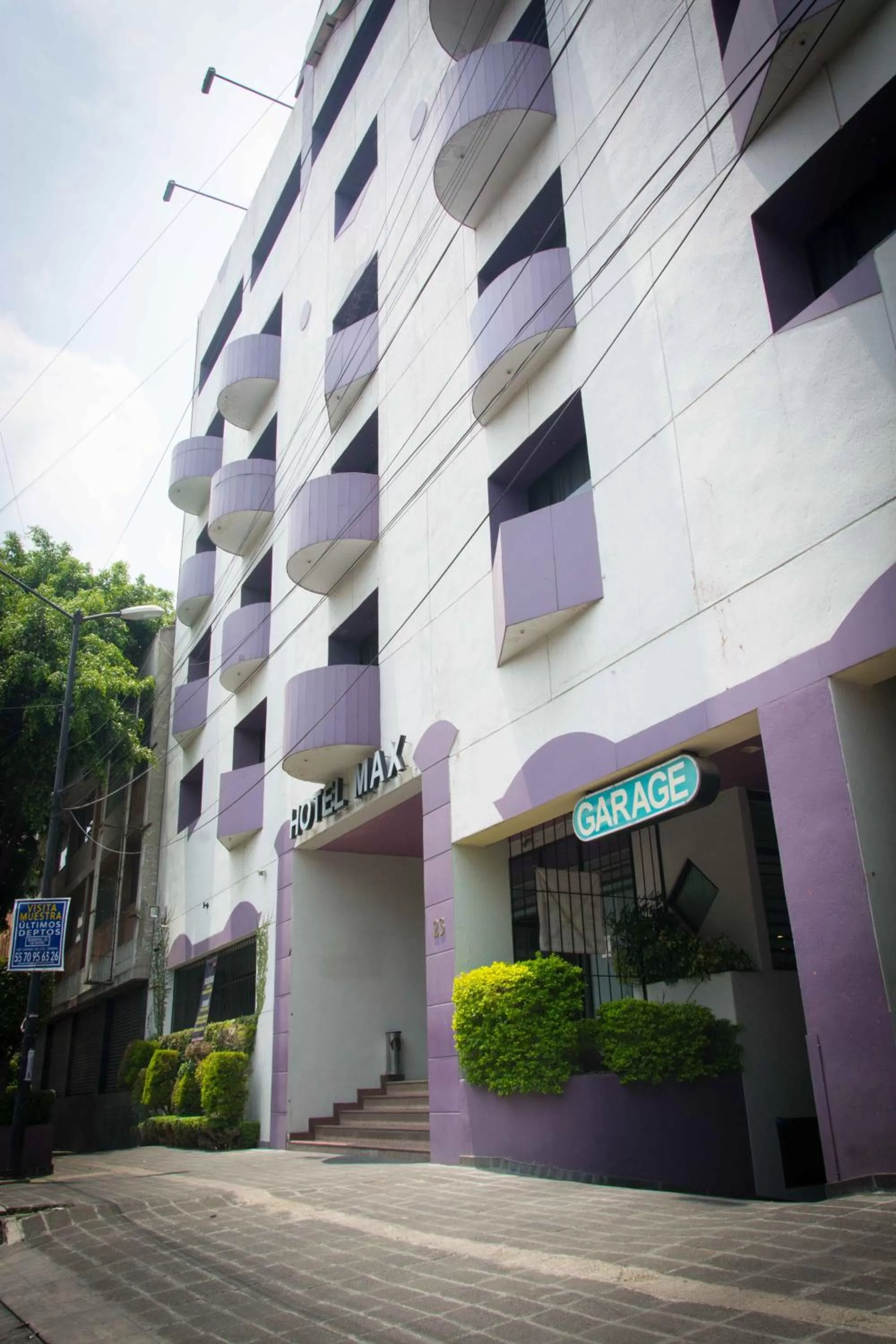 Facade/entrance in Hotel Max
