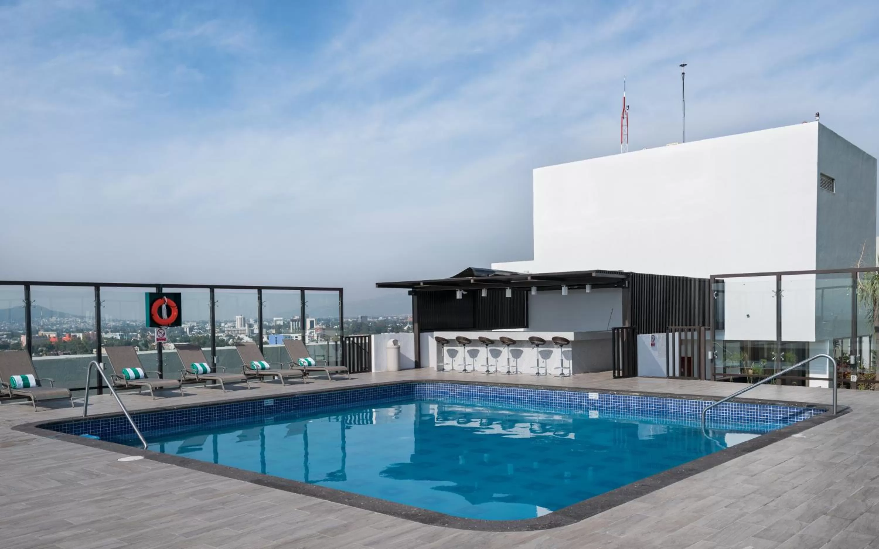 Swimming pool in Holiday Inn Guadalajara Select by IHG