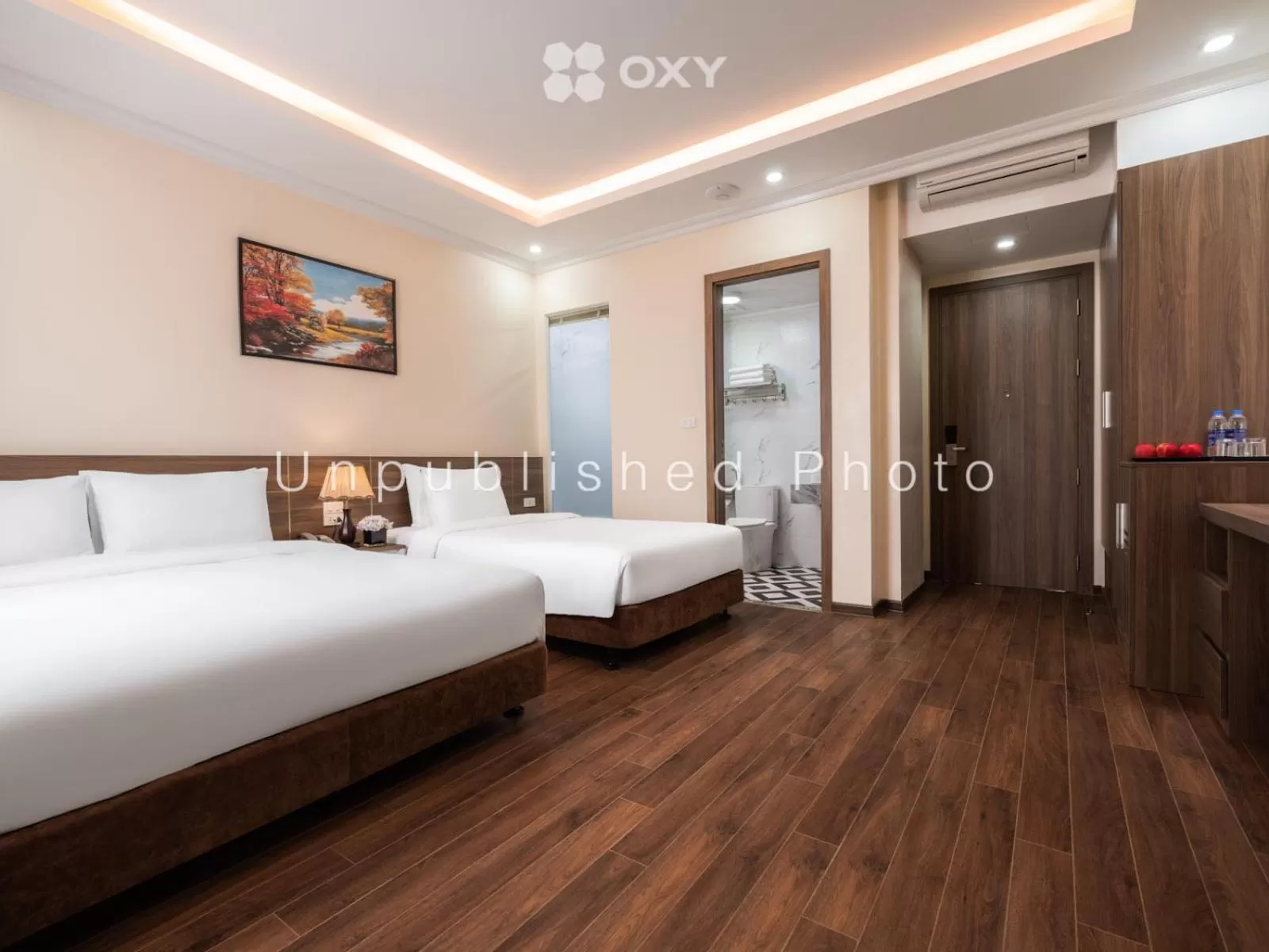 Living room, Bed in Ha Long Essence Classic Hotel