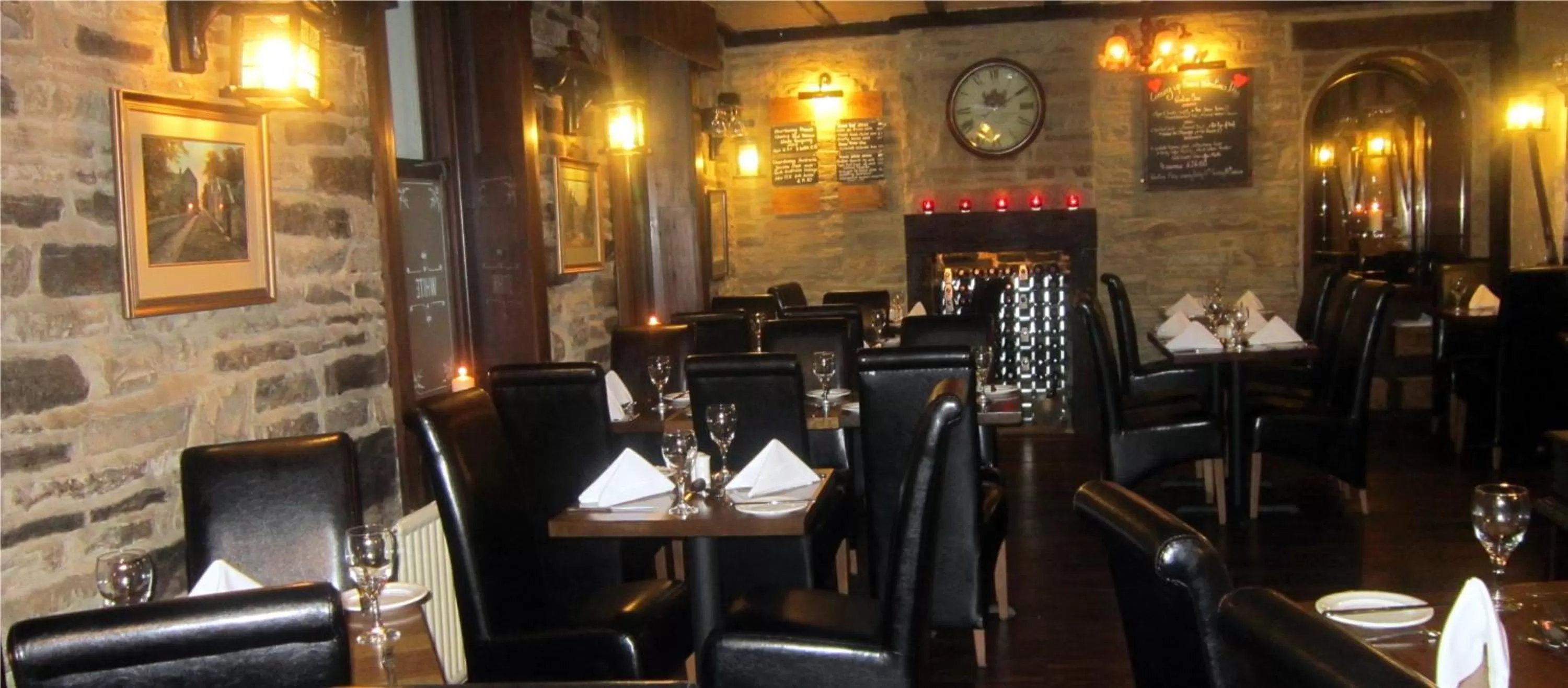 Restaurant/places to eat in The Old White Lion Hotel