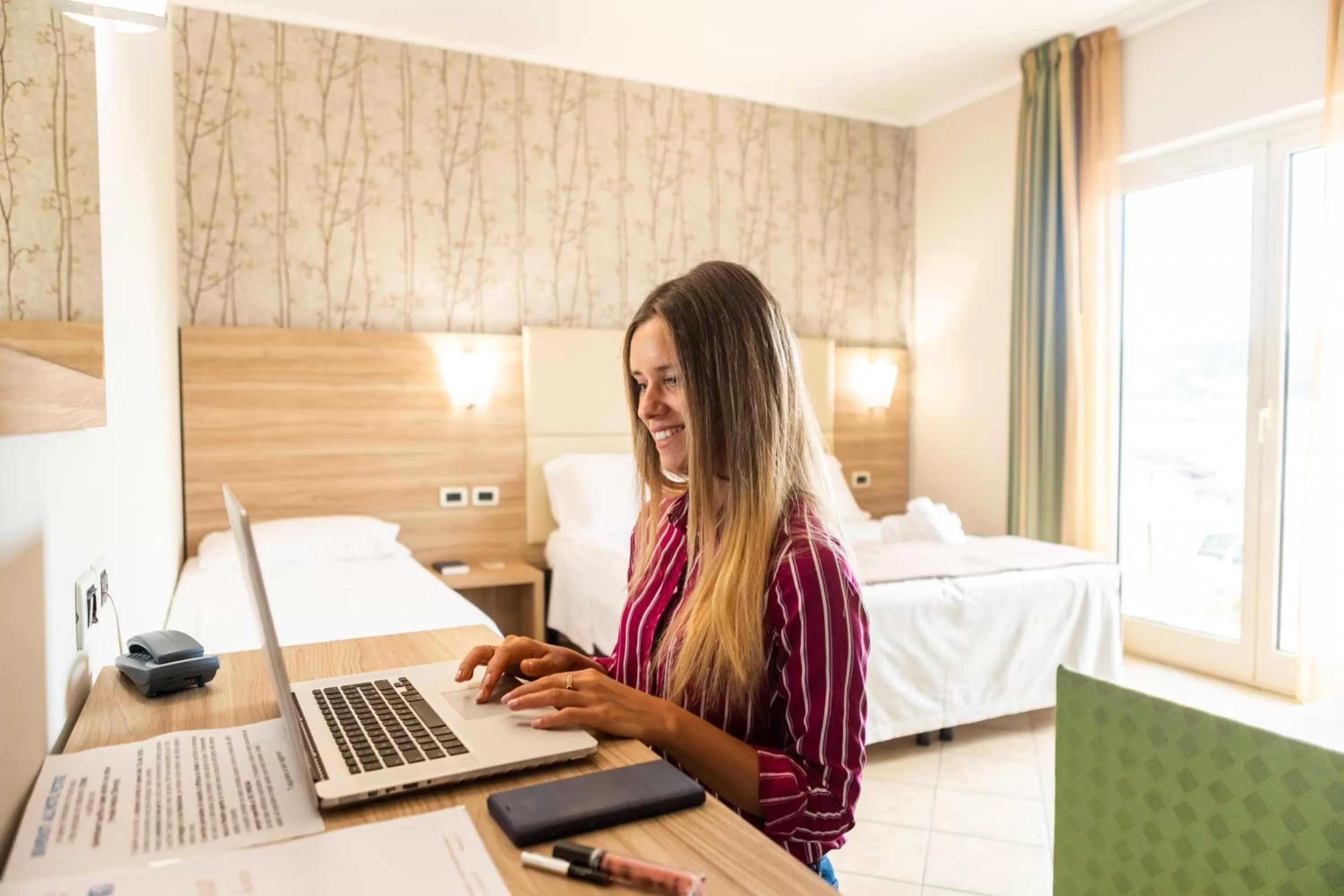 Shower, Bed in Hotel Prestige