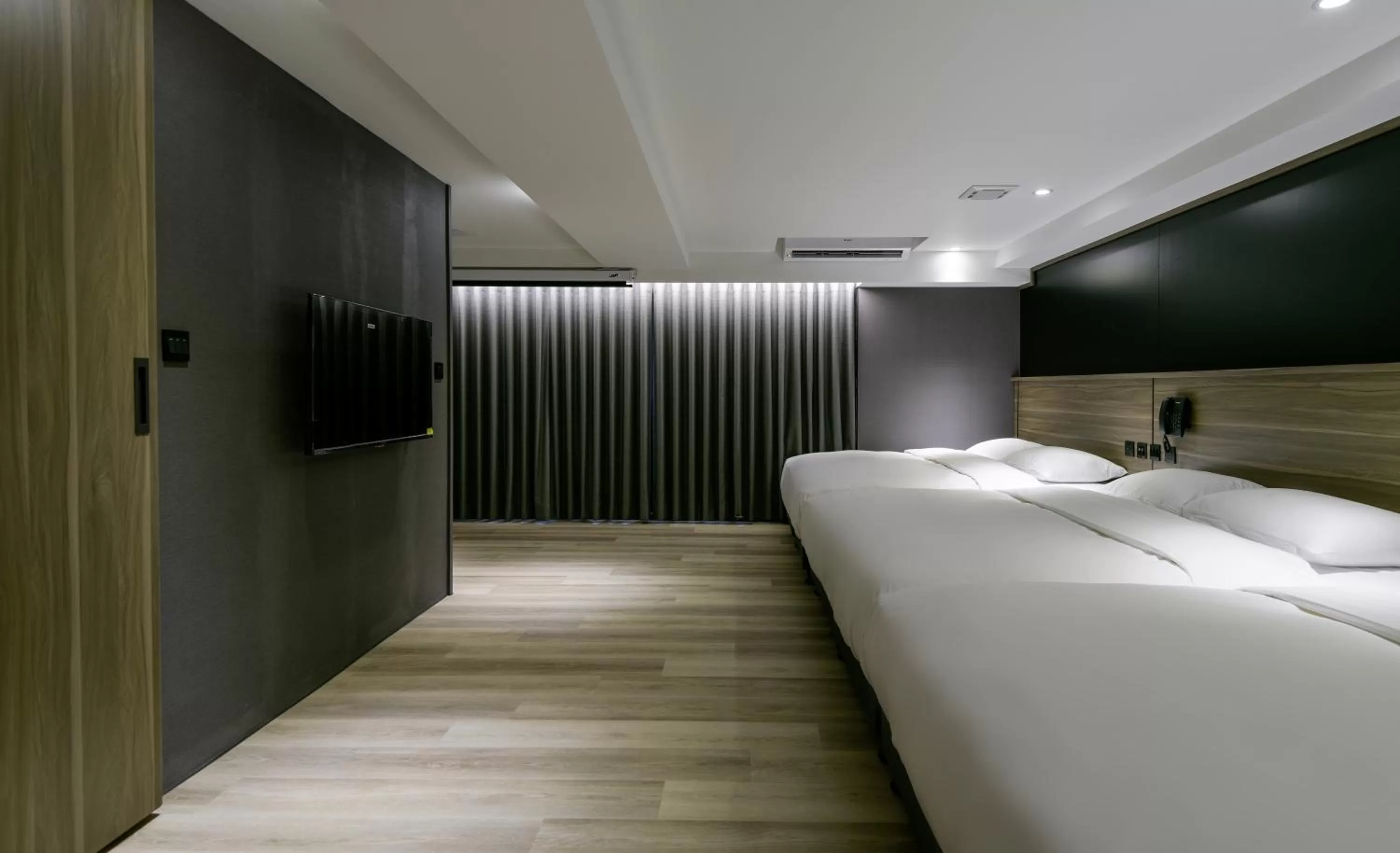 Bed in Autumn Willow Hotel