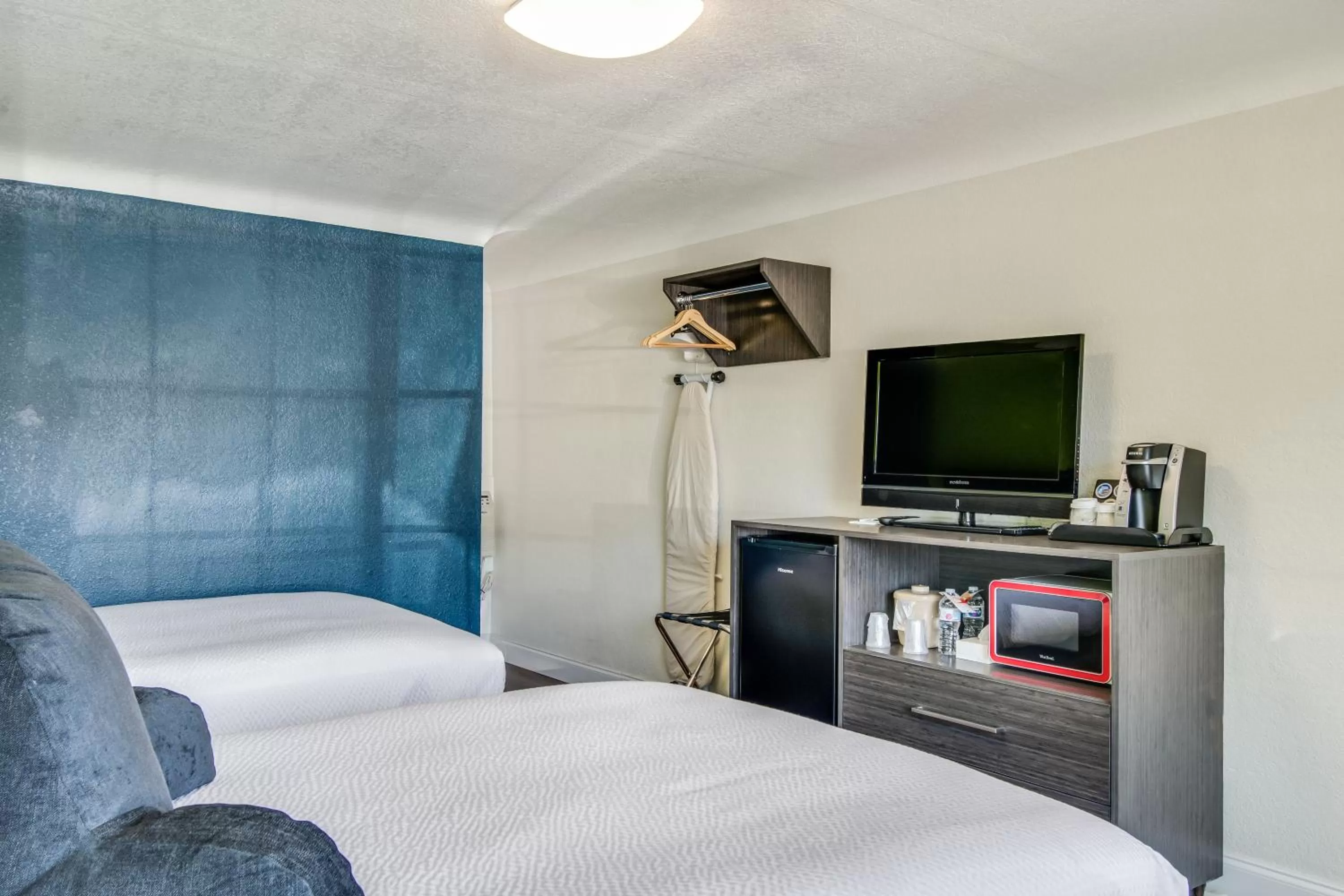 Bedroom, Bed in Signature Inn Eugene