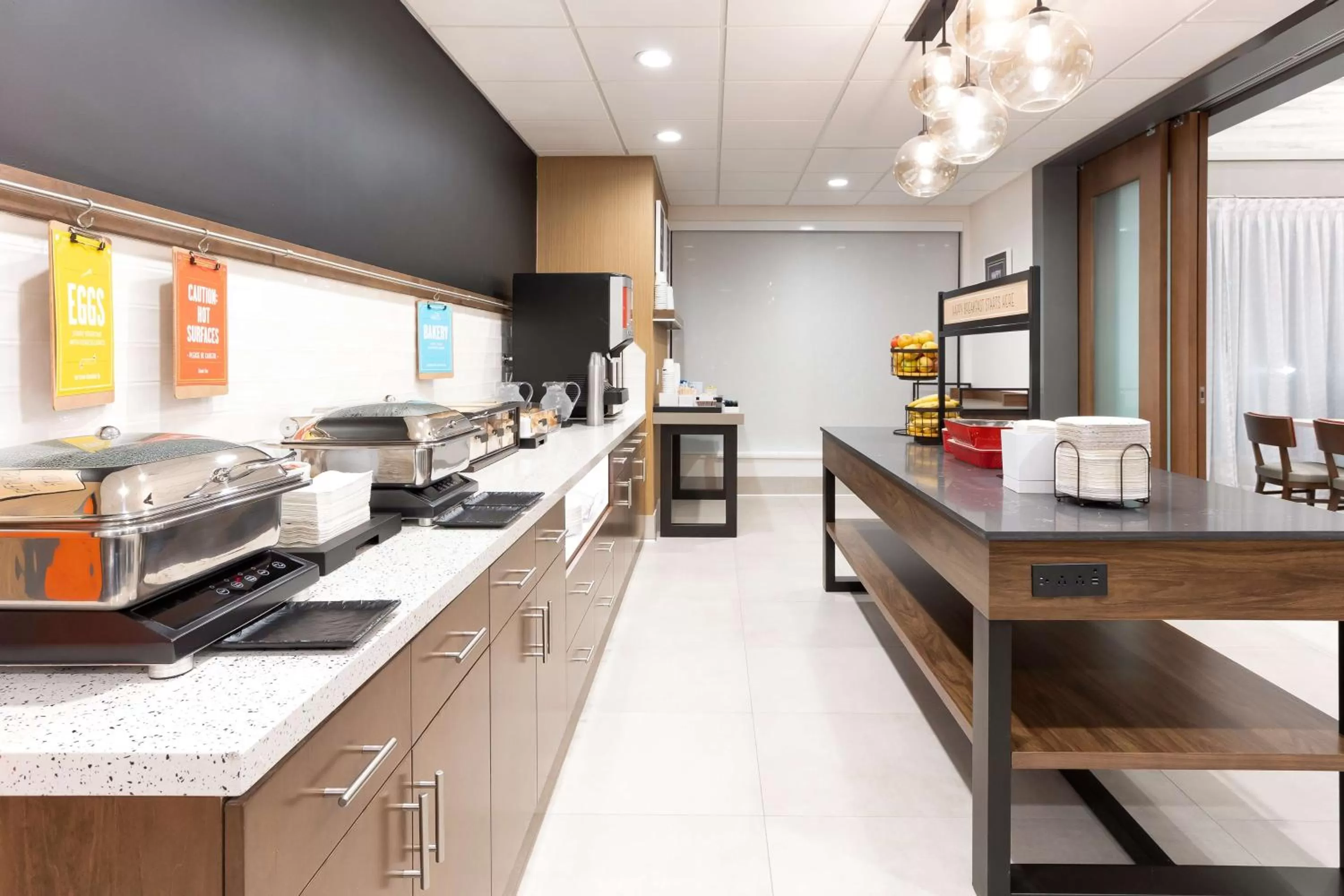 Breakfast in Hampton Inn & Suites Santa Rosa Sonoma Wine Country