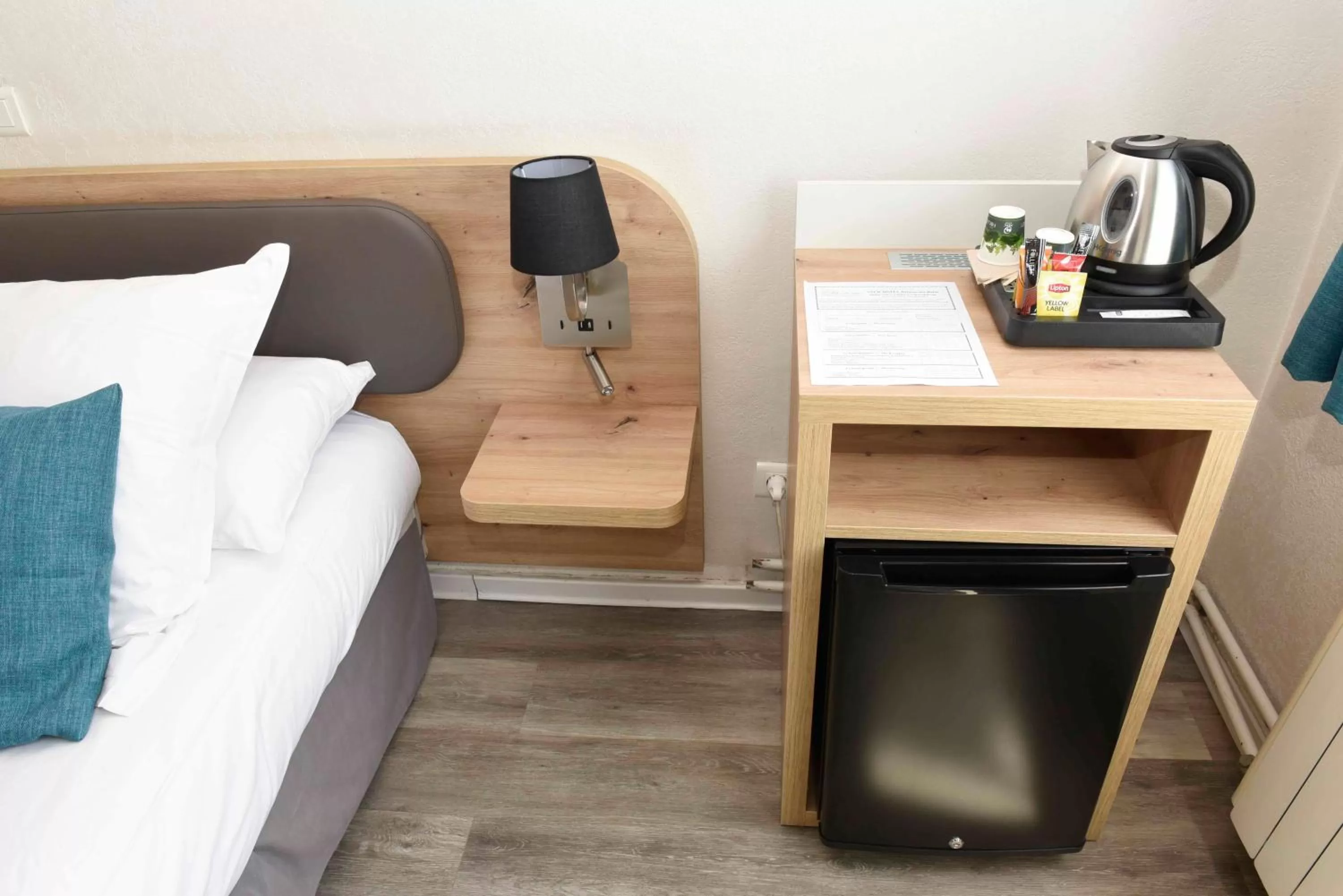 Coffee/tea facilities in Azur Hôtel