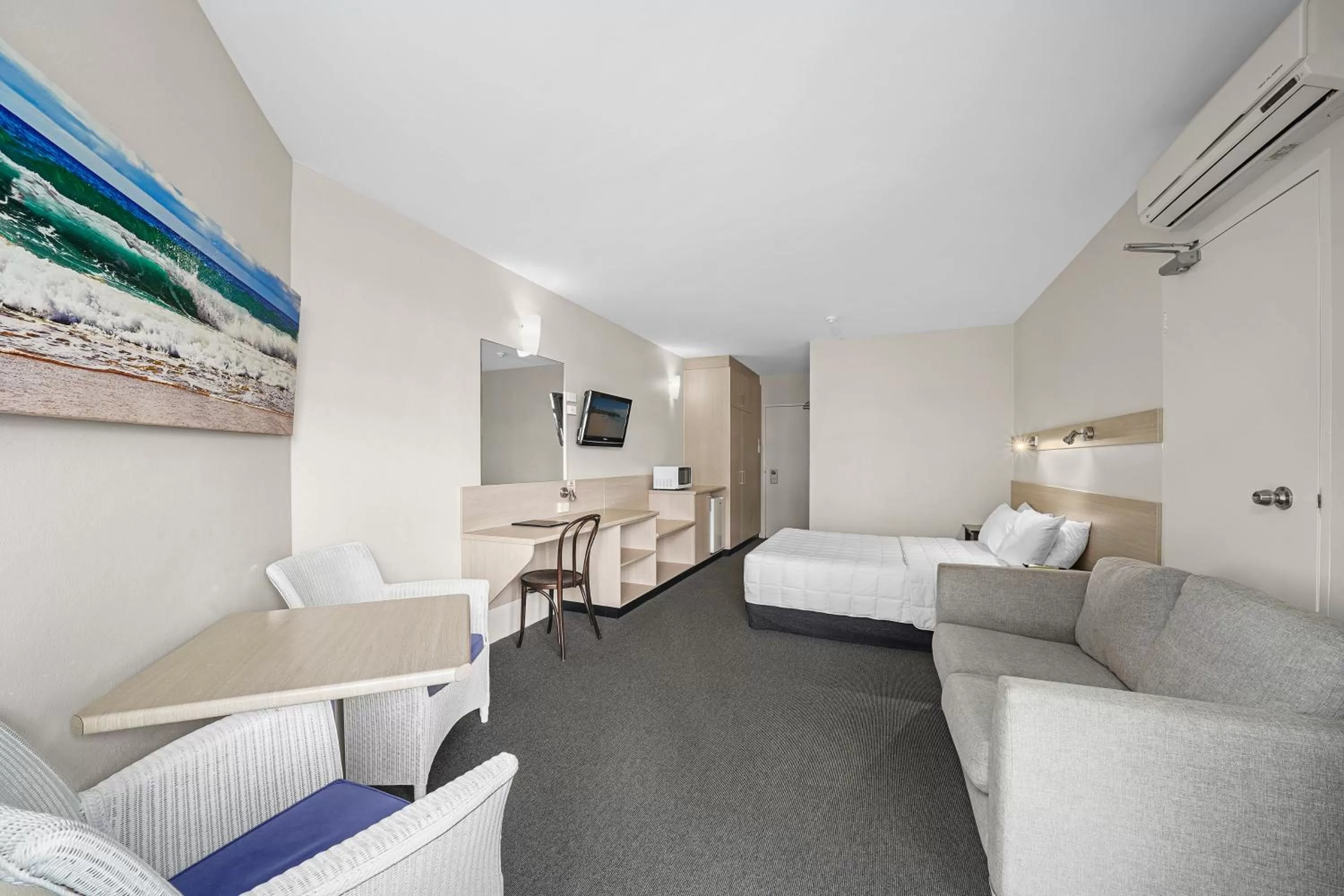 Bed in East Port Motor Inn