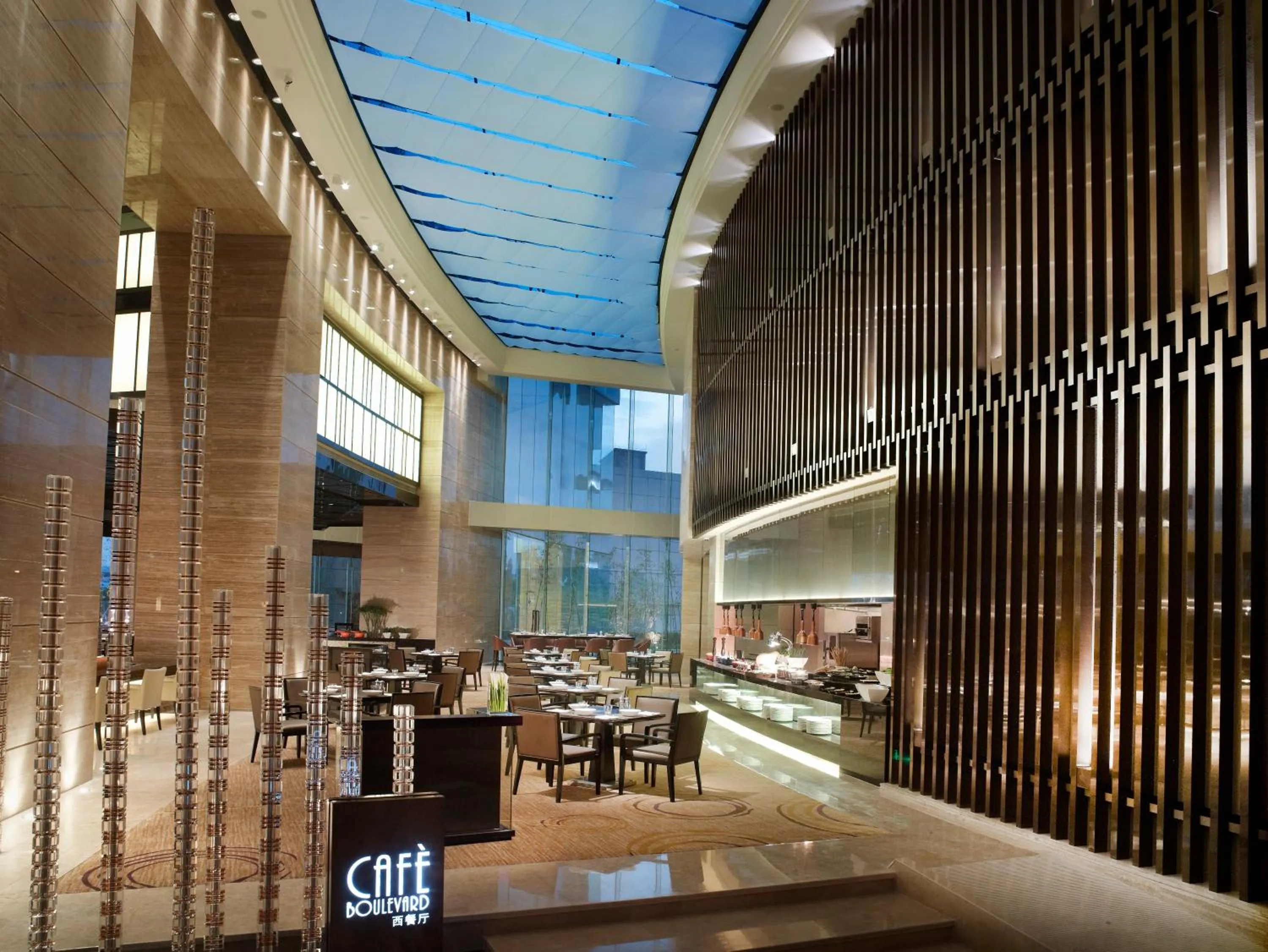 Restaurant/places to eat in Crowne Plaza Huizhou by IHG