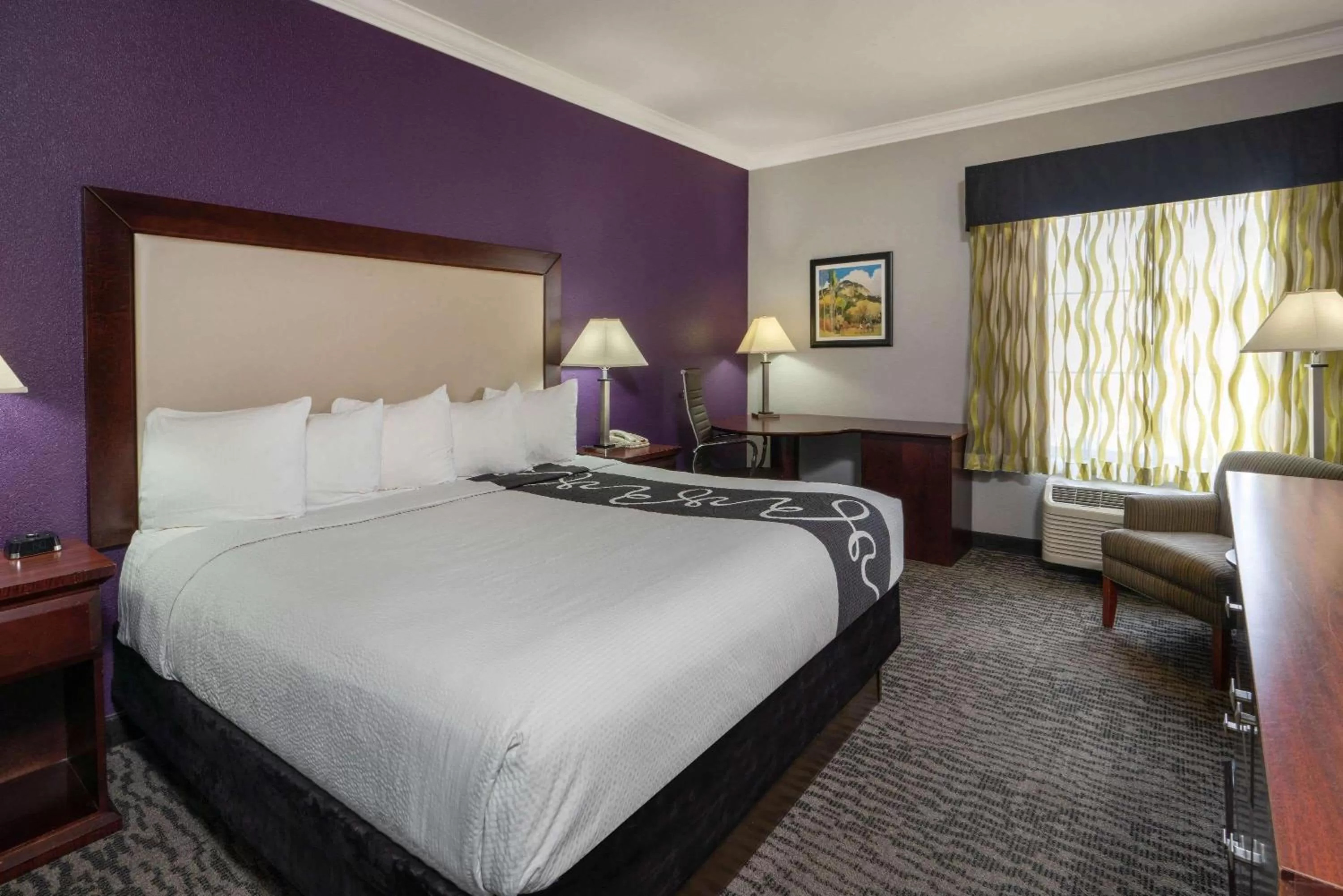 Bed in La Quinta Inn & Suites by Wyndham Loveland Estes Park