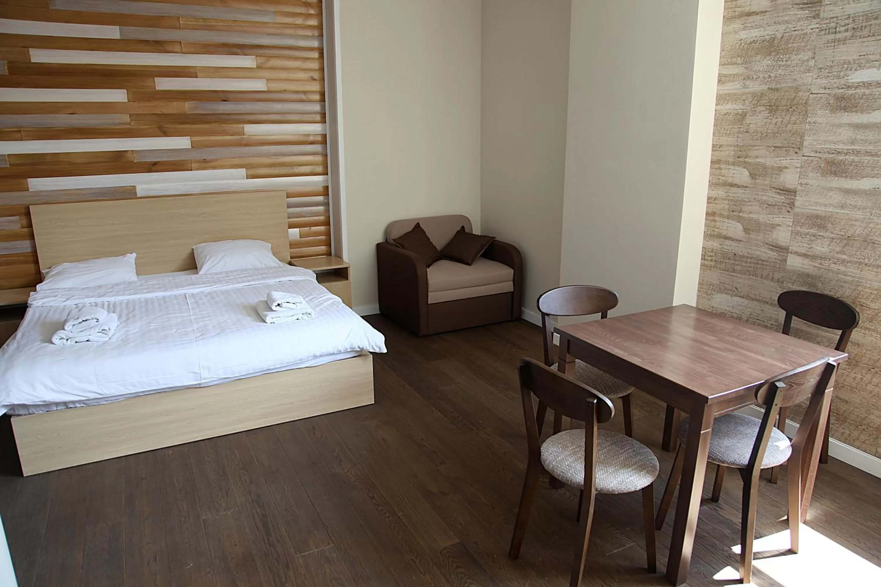 Photo of the whole room, Bed in irisHotels