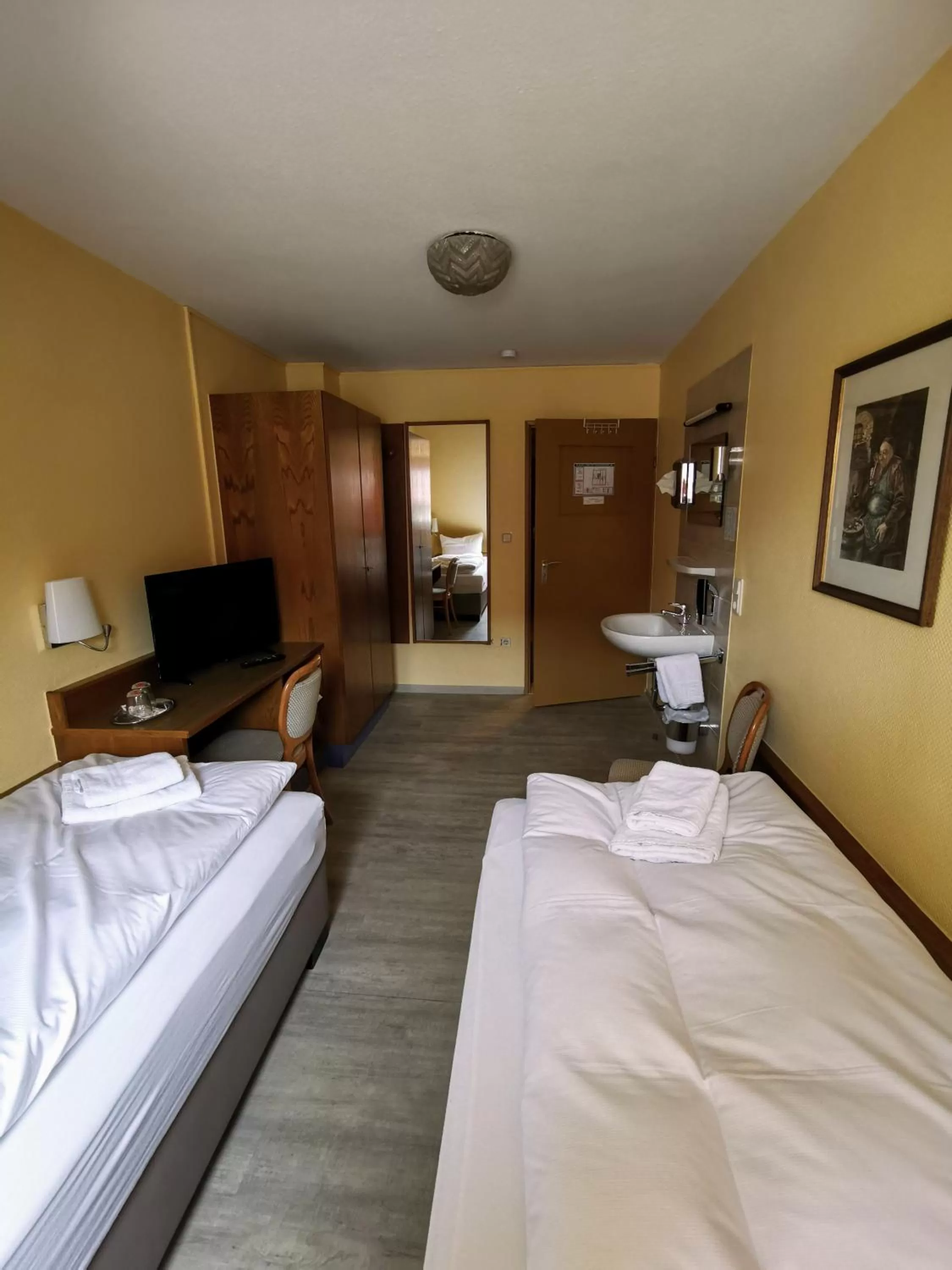 Photo of the whole room, Bed in Zum Winzermännle