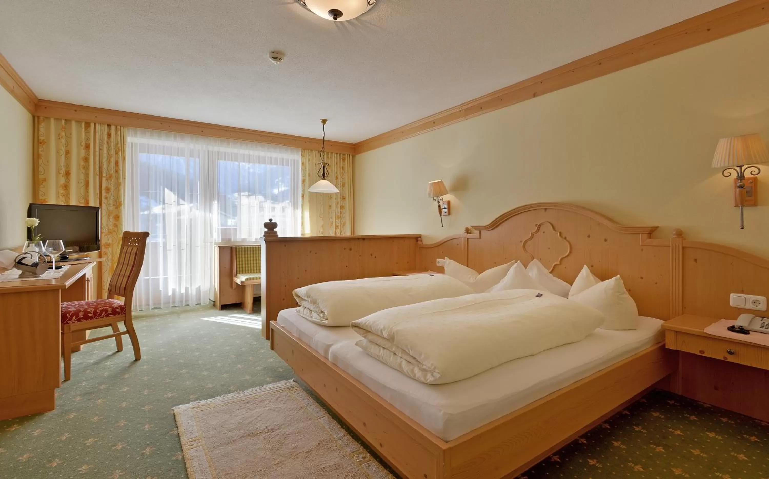 Bedroom, Bed in Hotel Ländenhof Superior