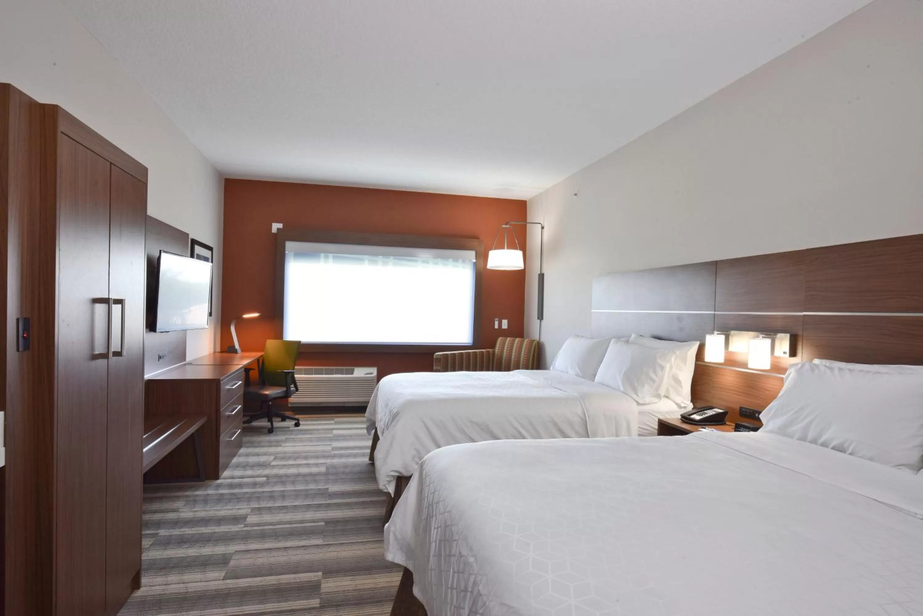 Bed in Holiday Inn Express & Suites - Orlando - Southeast by IHG