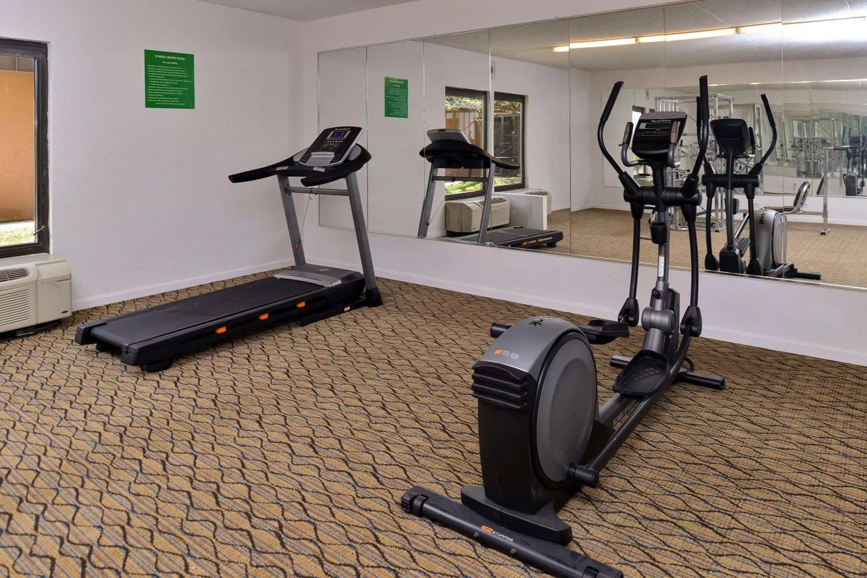 Fitness centre/facilities in Quality Inn & Suites Matteson near I-57