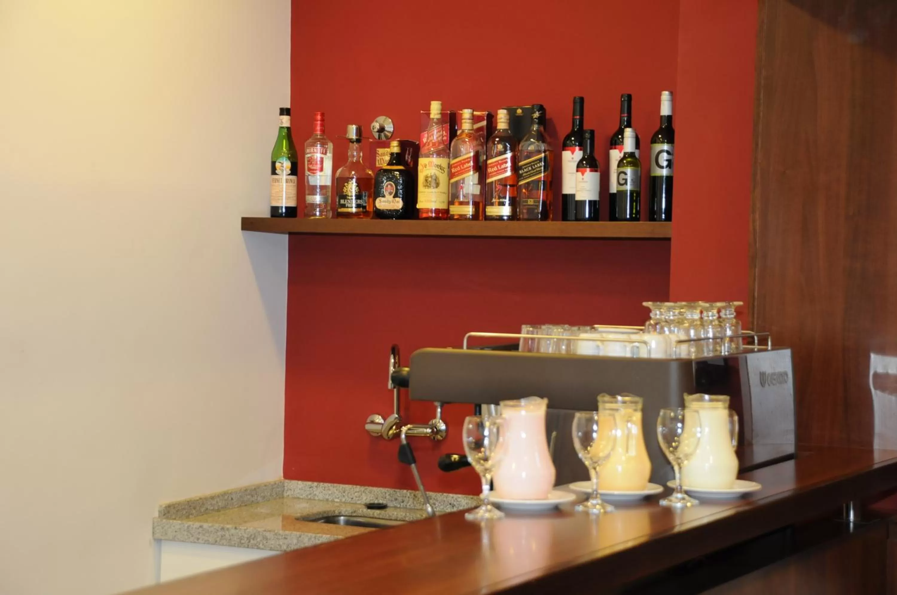 Restaurant/places to eat in Hotel California