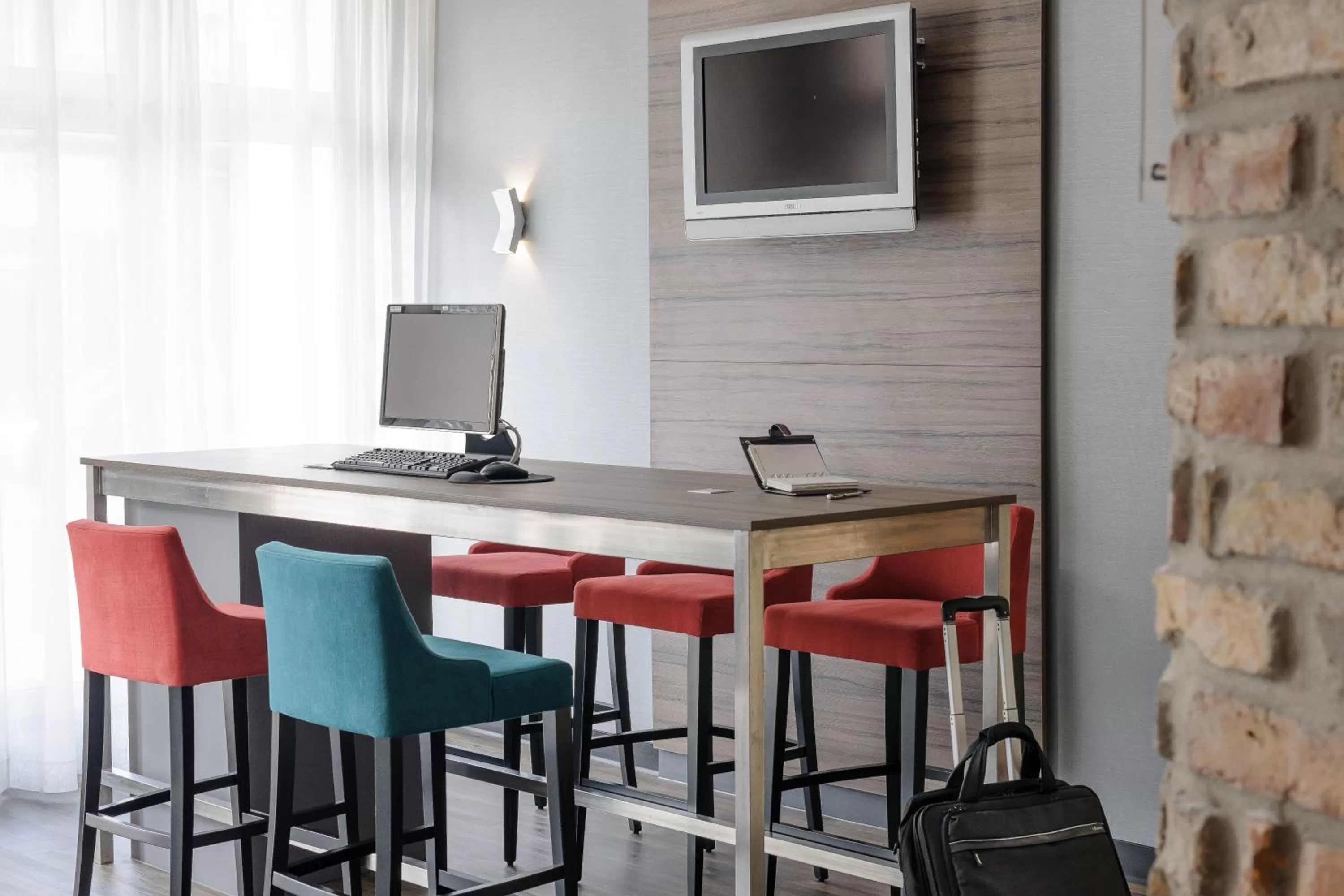 Lobby or reception, TV/Entertainment Center in Mercure Hotel Berlin Mitte