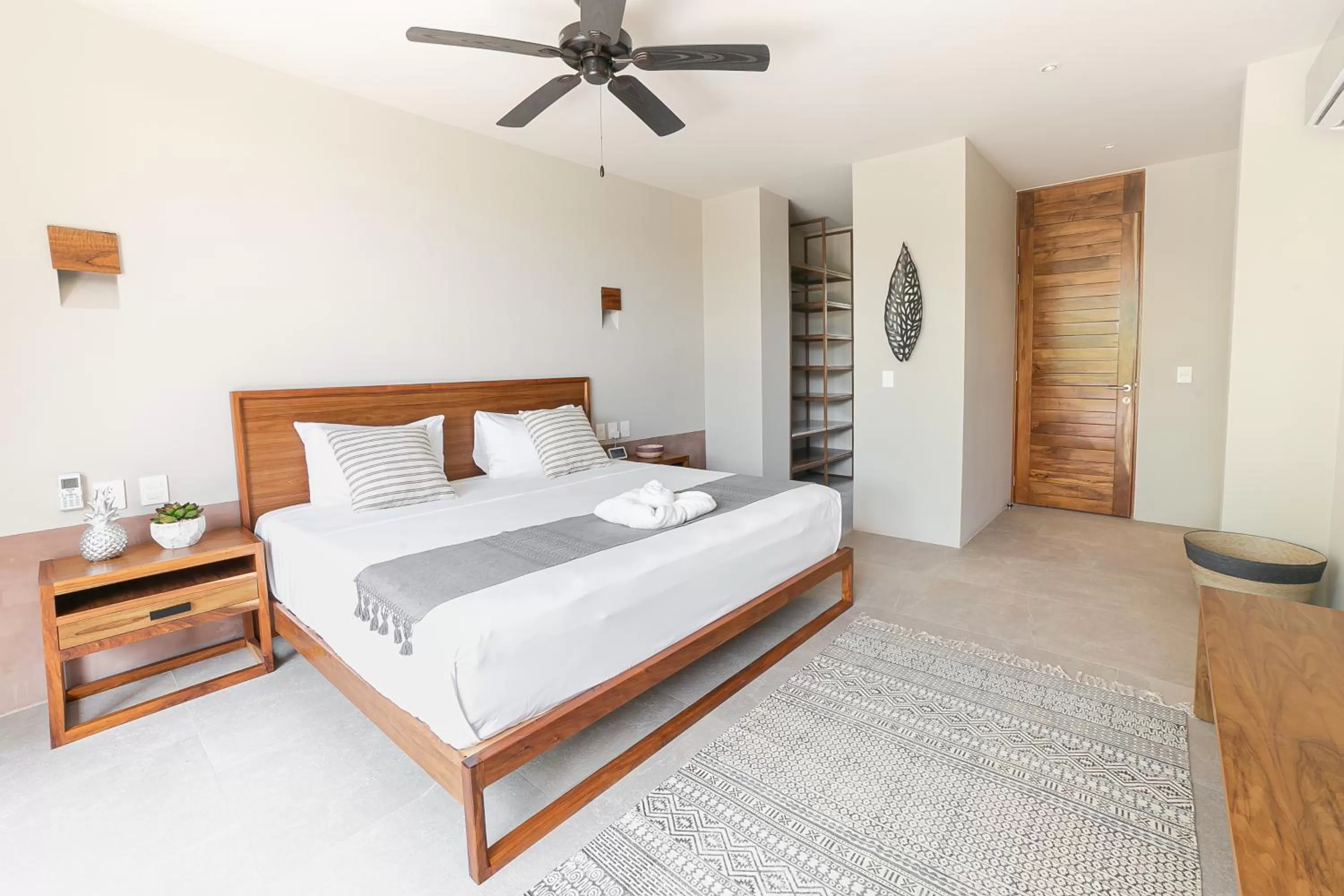 Photo of the whole room, Bed in Zereno Tulum Beach Club Access