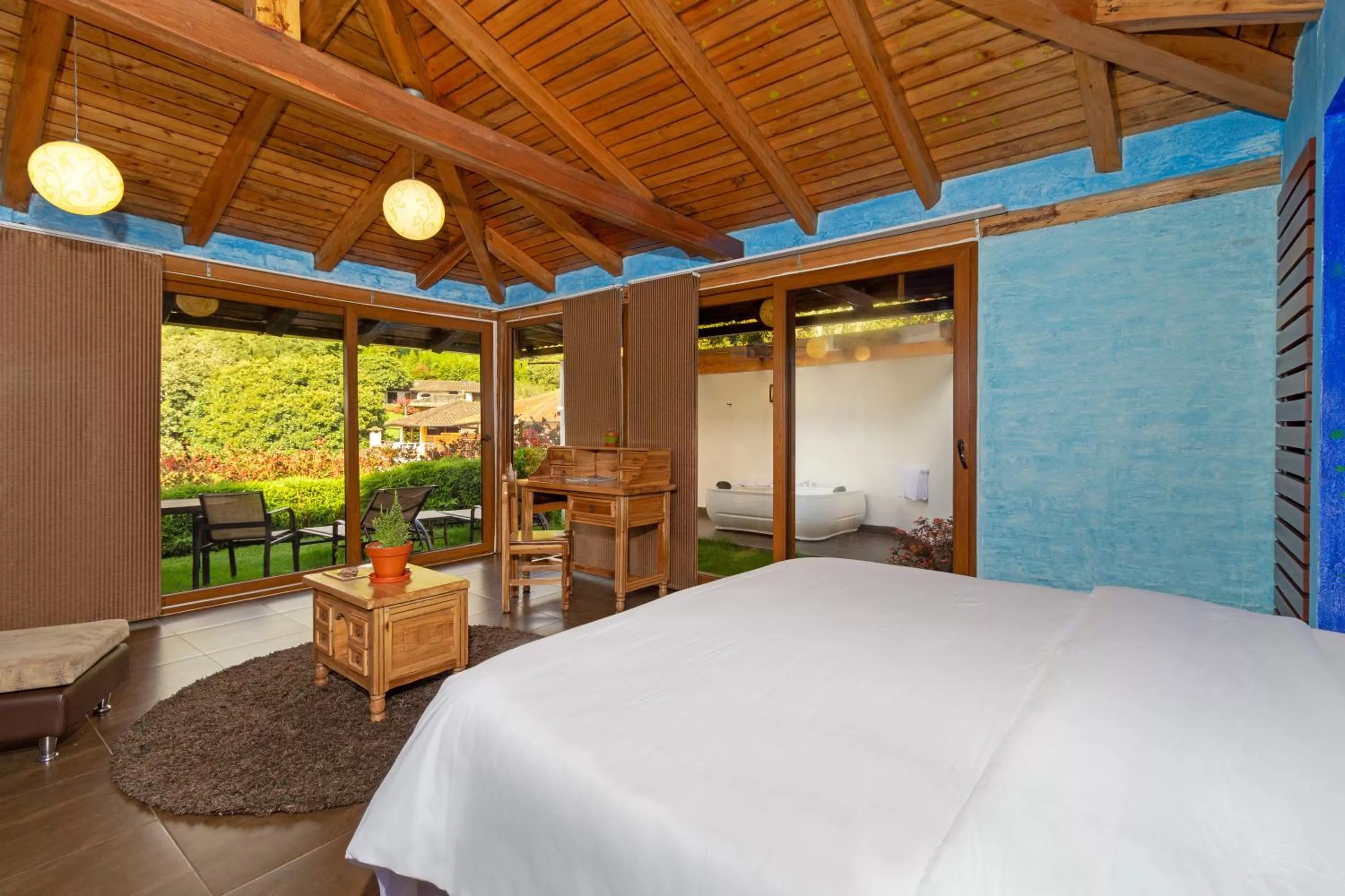 Queen Suite with Spa Bath - single occupancy in Luna Volcán, Adventure SPA - formerly Luna Runtún