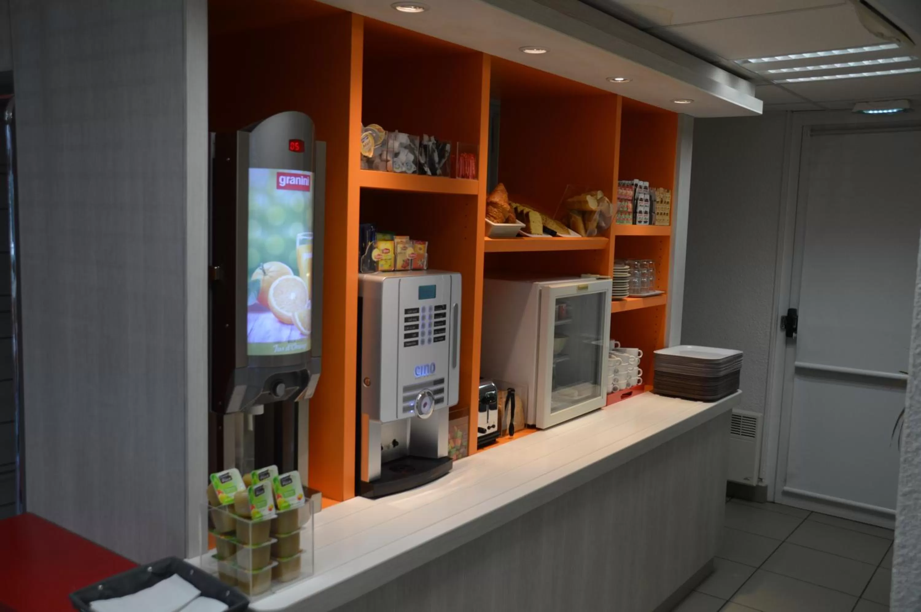 Food and drinks in The Originals Access, Hôtel Rouen Sud Oissel (P'tit Dej-Hotel)