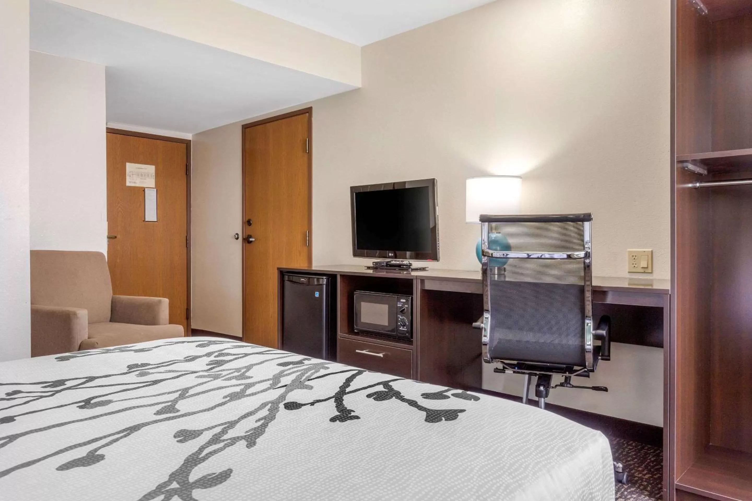 Bedroom, Bed in Sleep Inn & Suites