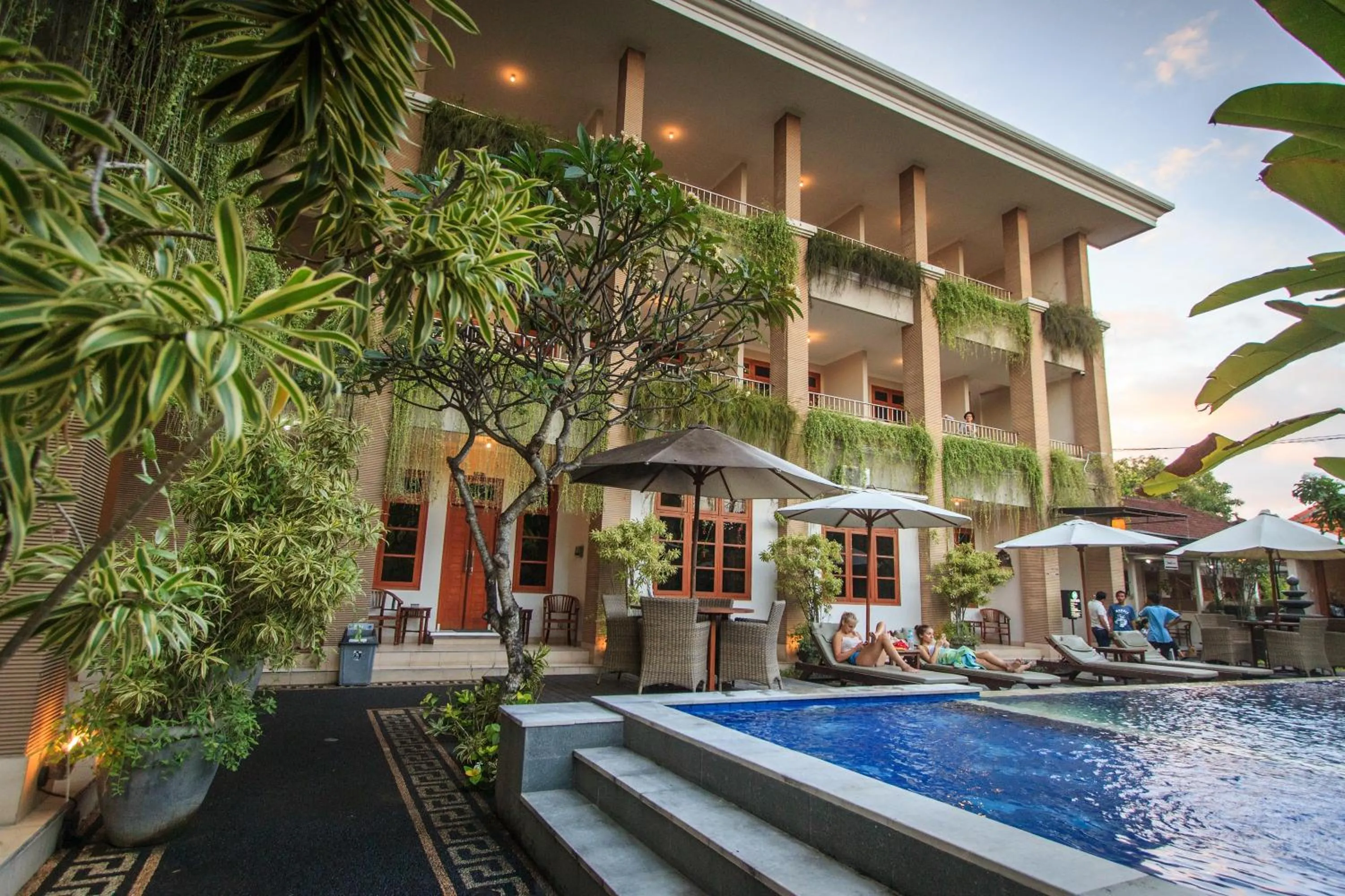 Swimming pool in Pondok Anyar Hotel