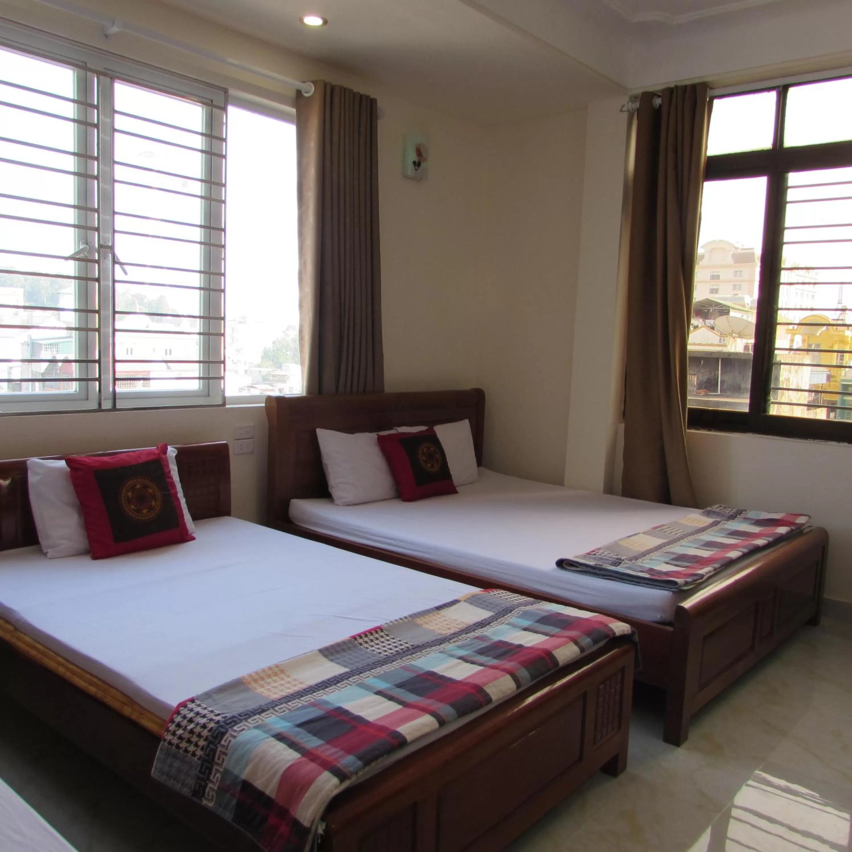 Bedroom, Bed in Viet Nhat Halong Hotel - Bai Chay