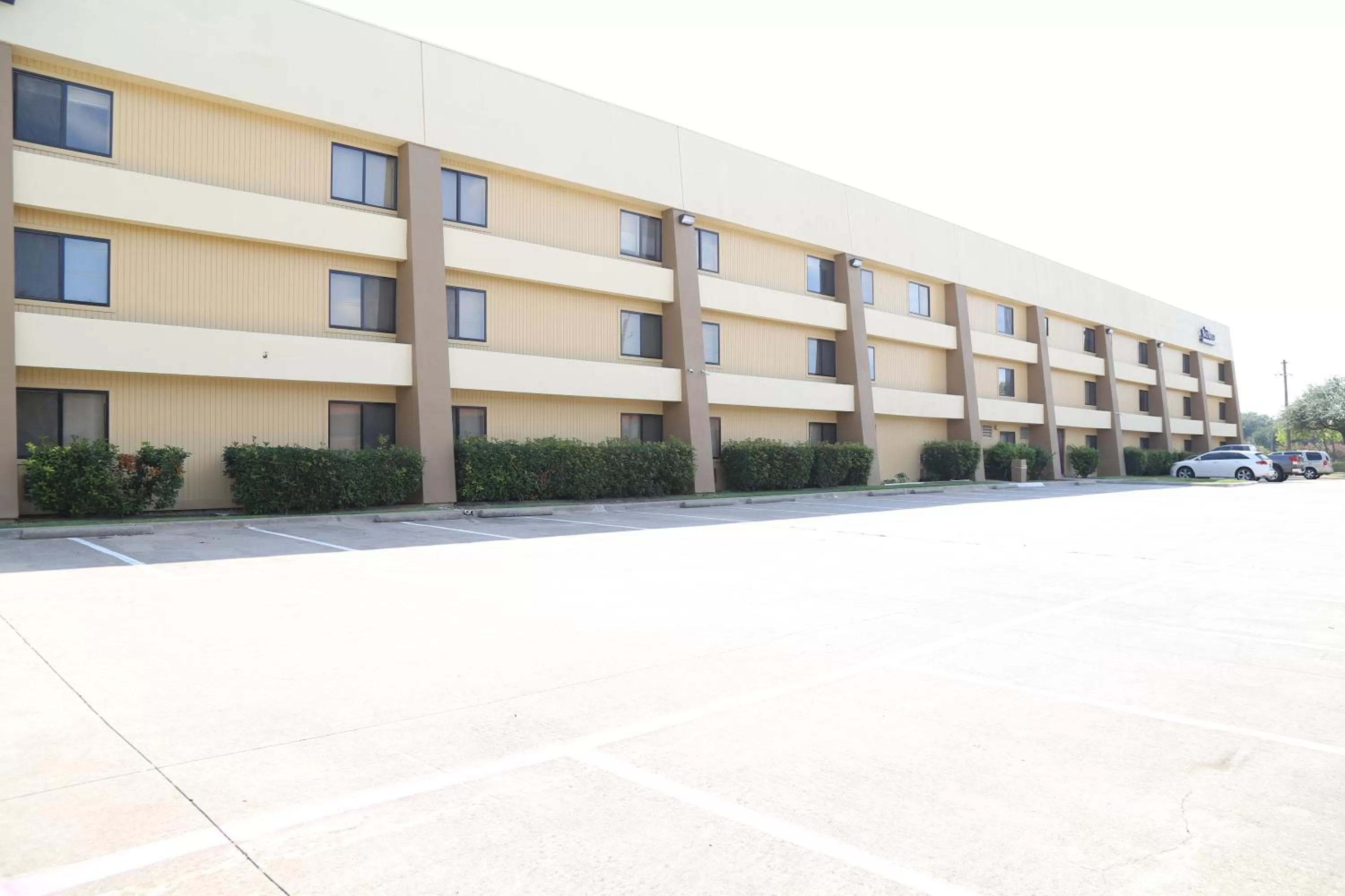 Property building in Baymont by Wyndham Plano