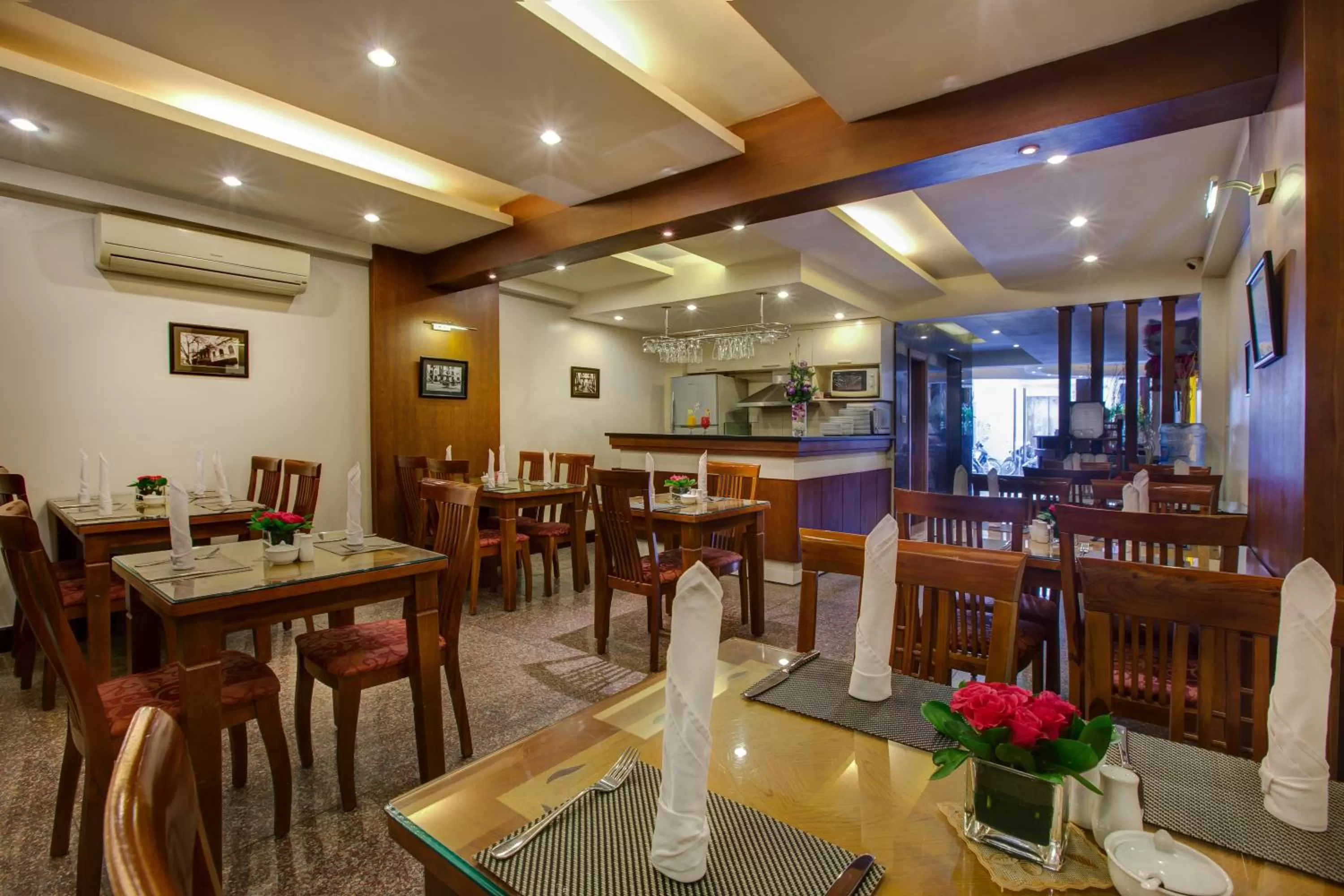 Restaurant/places to eat in Eliana Ruby Hotel & Travel