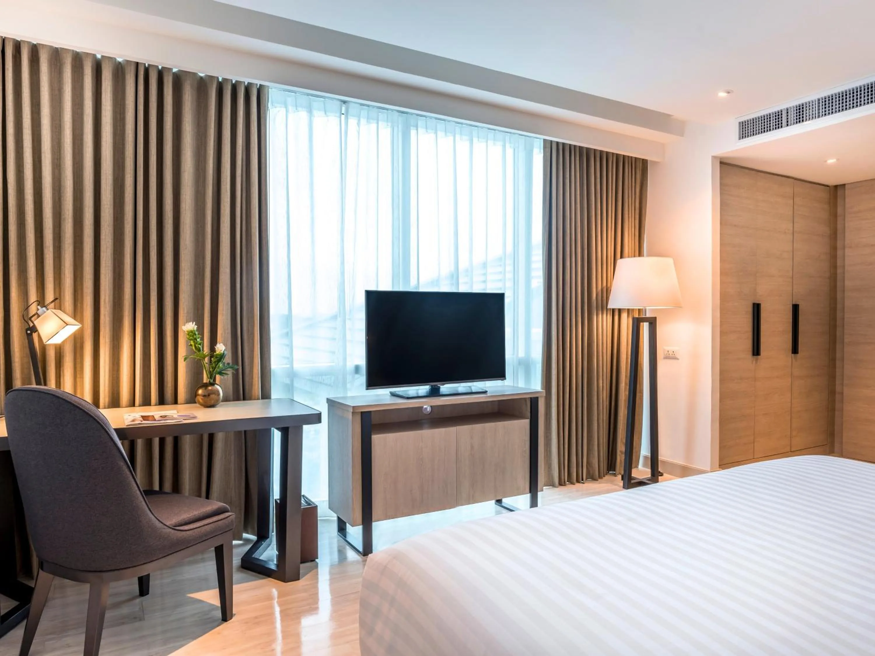TV and multimedia, Bed in Novotel Phuket City Phokeethra