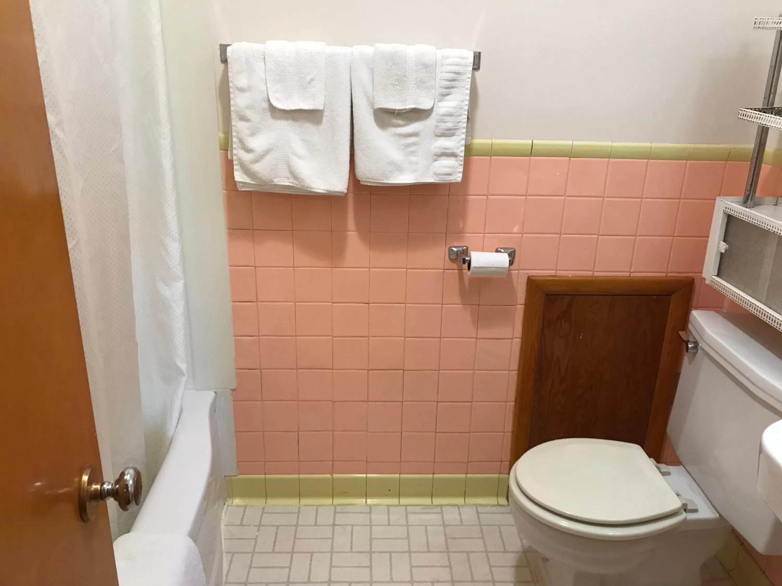 Bathroom in Motel Grand