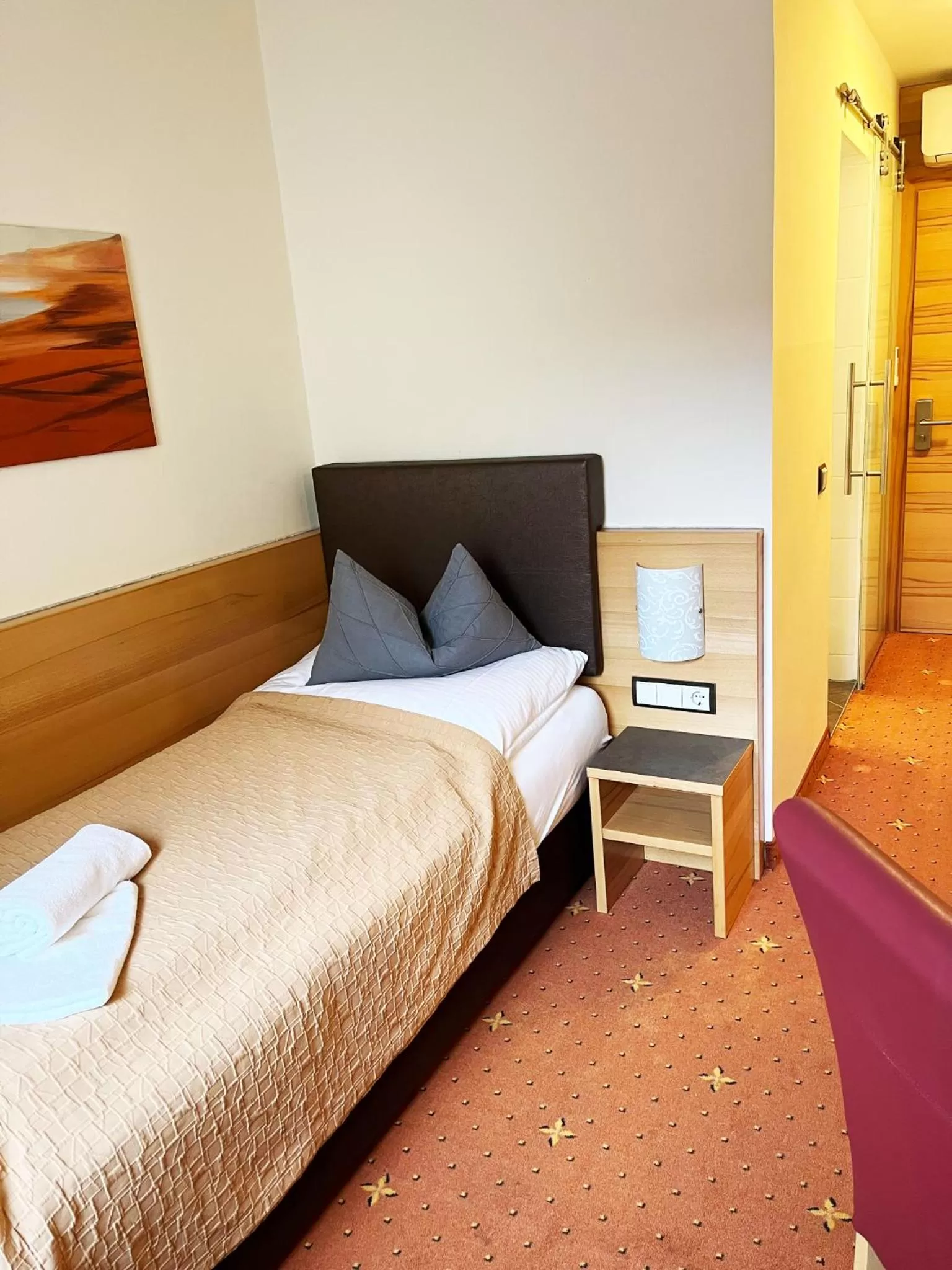 Photo of the whole room, Bed in Tinschert Hotel-Restaurant-Partyservice