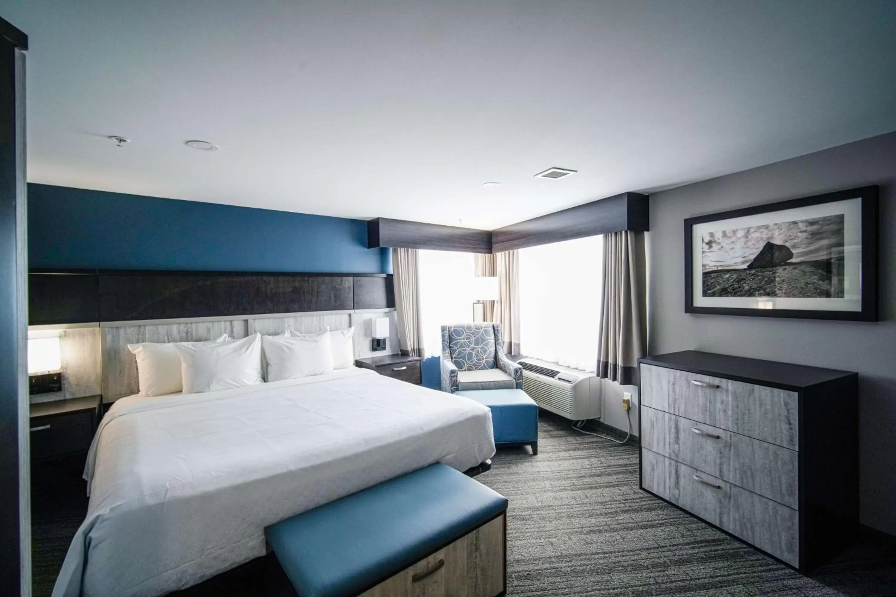 King Suite with Lake View in Best Western Plus Chocolate Lake Hotel - Halifax King Suite with Lake View in Best Western Plus Chocolate Lake Hotel - Halifax