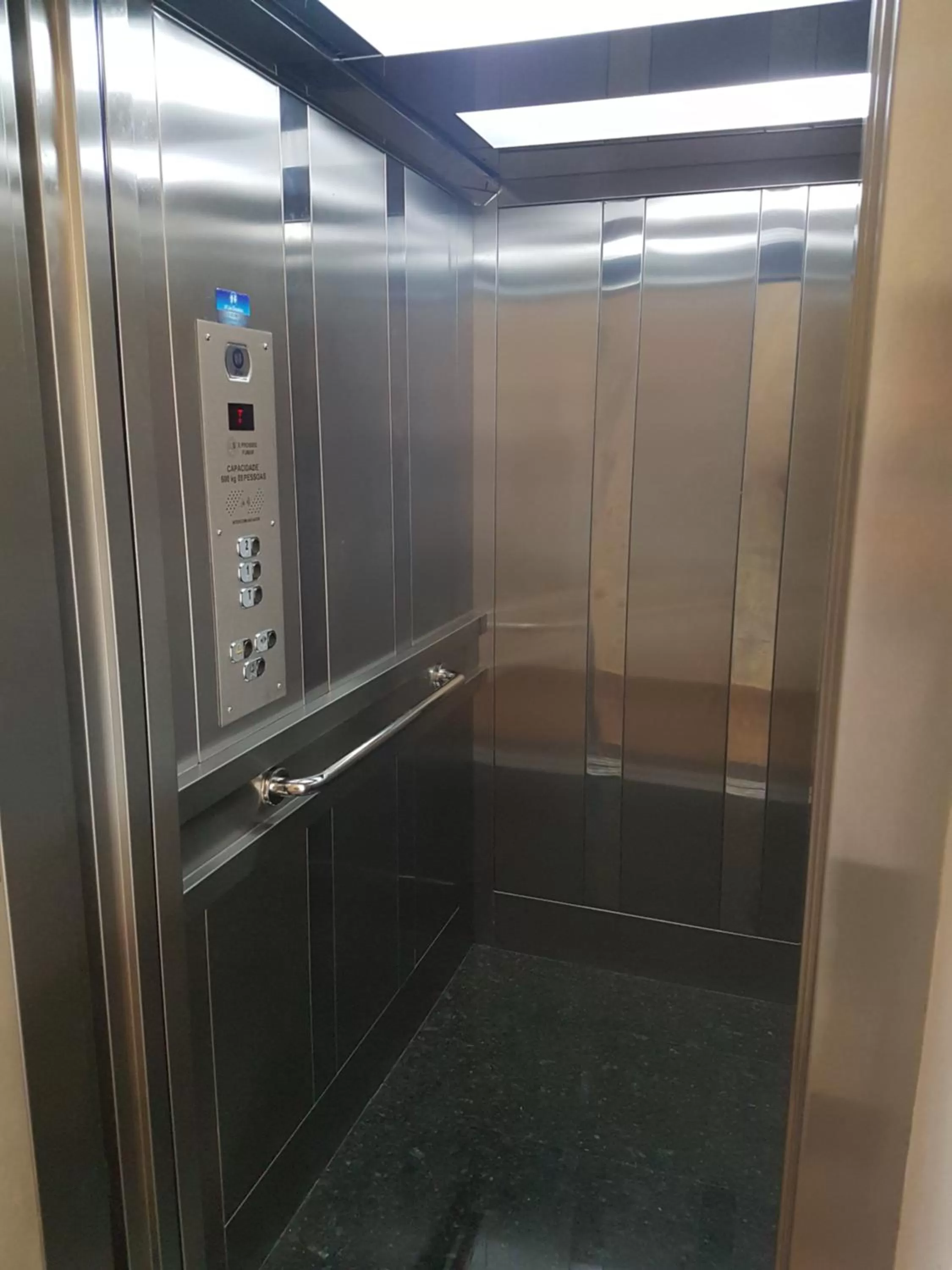 elevator in Hotel Barretos