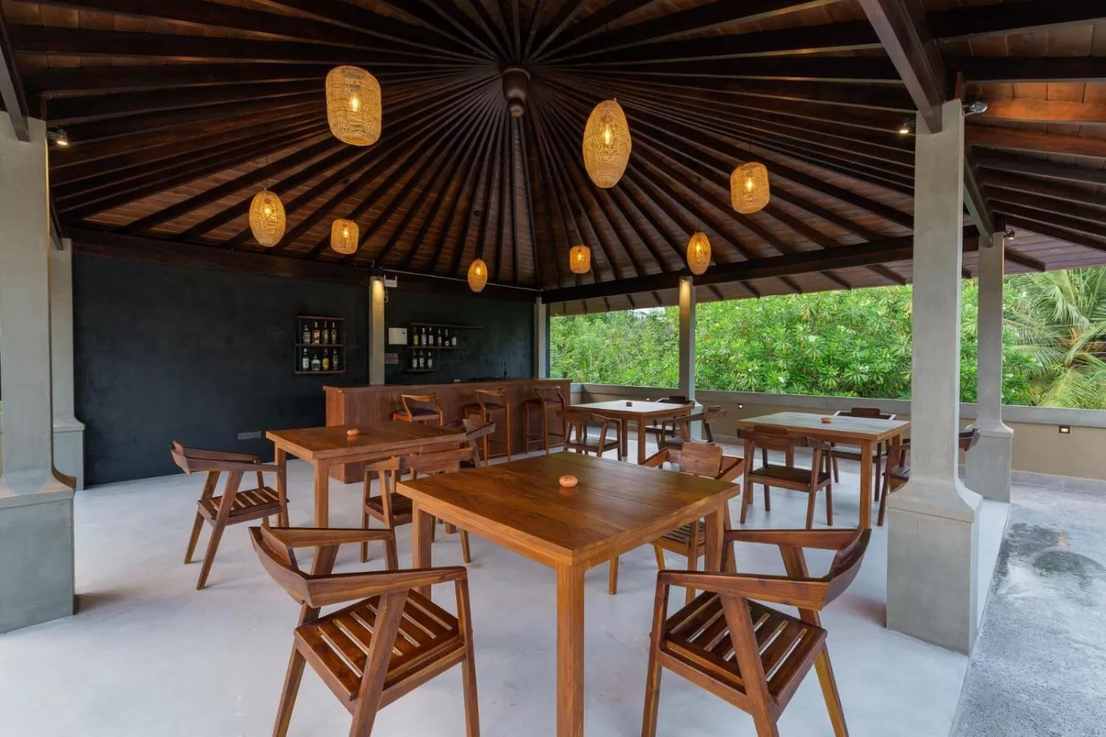 Restaurant/places to eat in Kiss Blossom