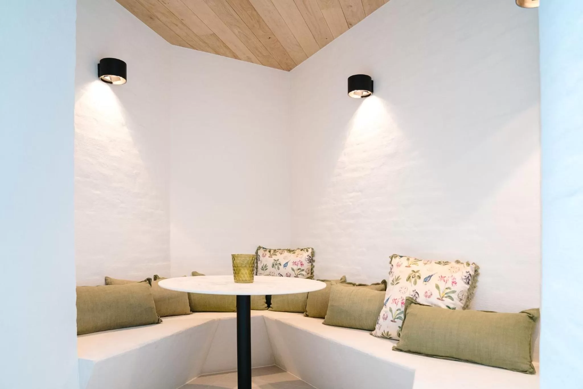 Seating area in Hotel du Bassin