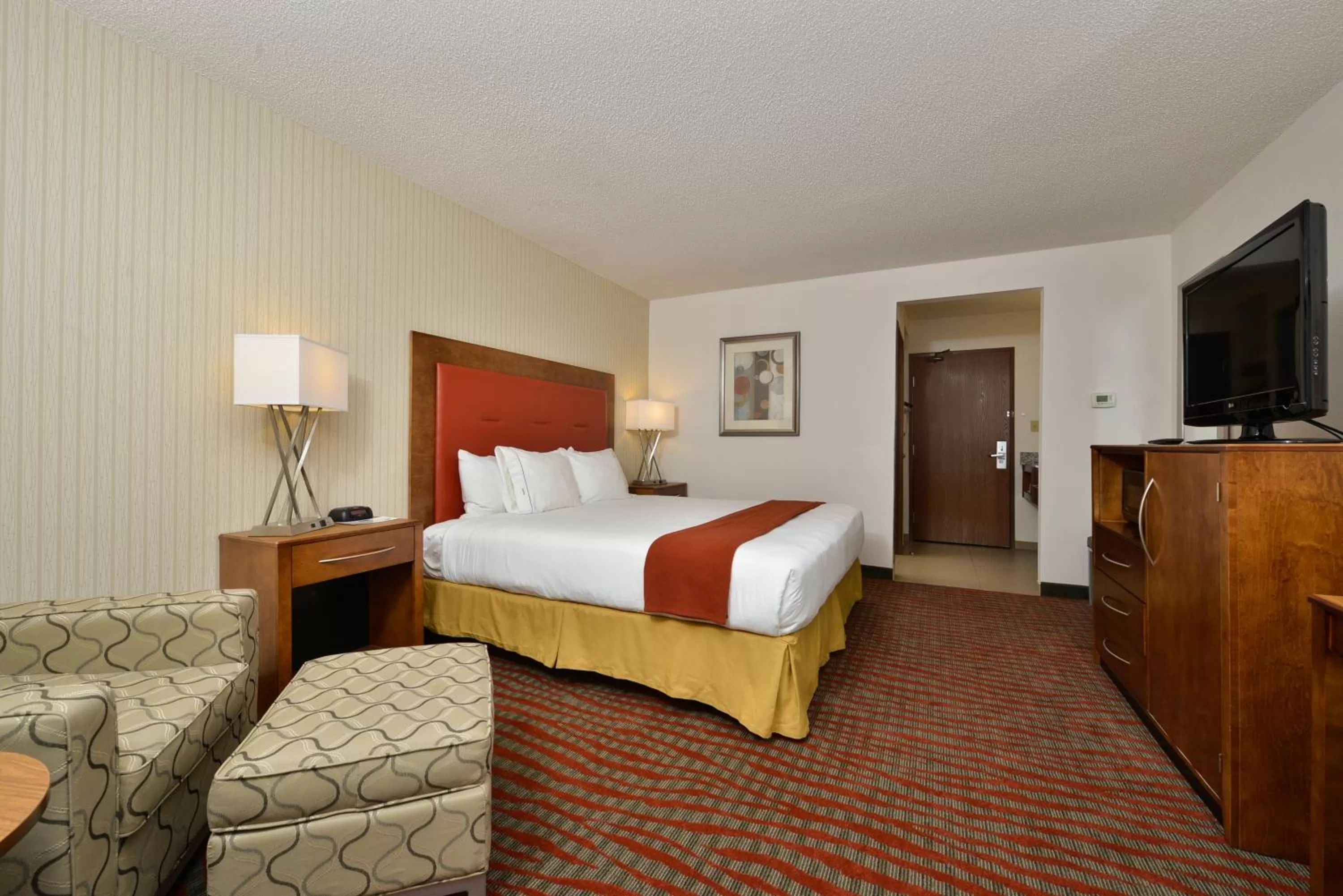 Photo of the whole room, Bed in Holiday Inn Express Boston-Milford by IHG