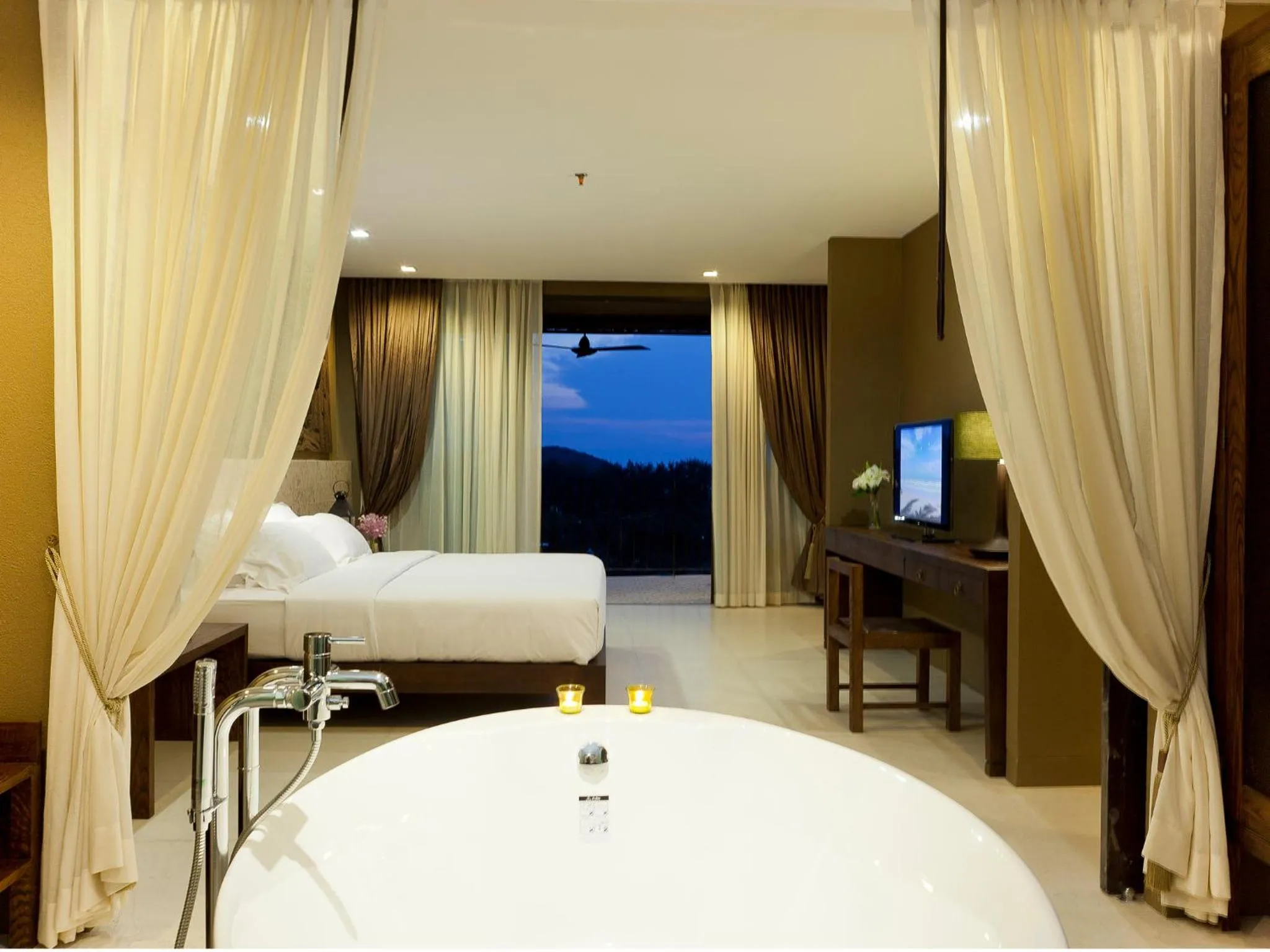 Spa and wellness centre/facilities, Bed in SUNSURI PHUKET, Nai Harn Beach