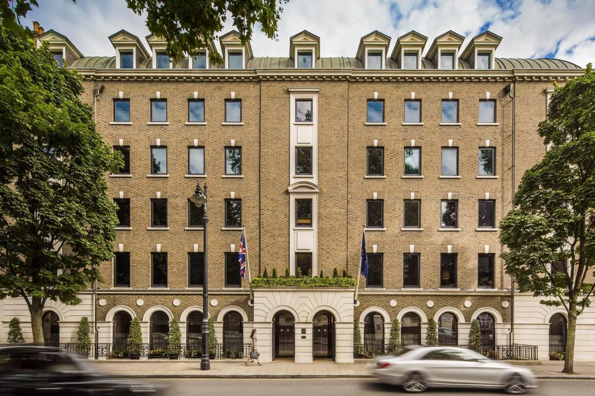 Property building in COMO The Halkin