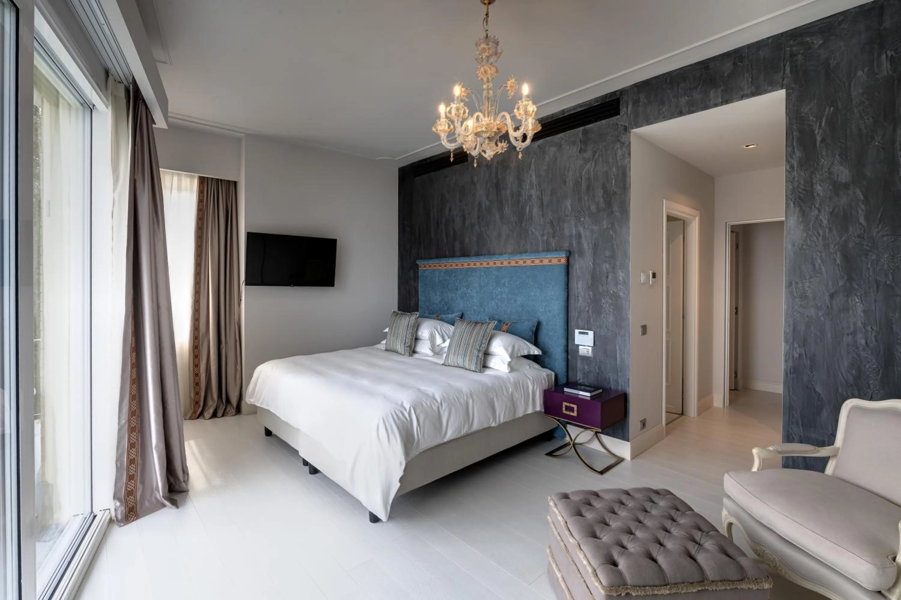 Photo of the whole room, Bed in Villa e Palazzo Aminta - A Leading Hotel of The World