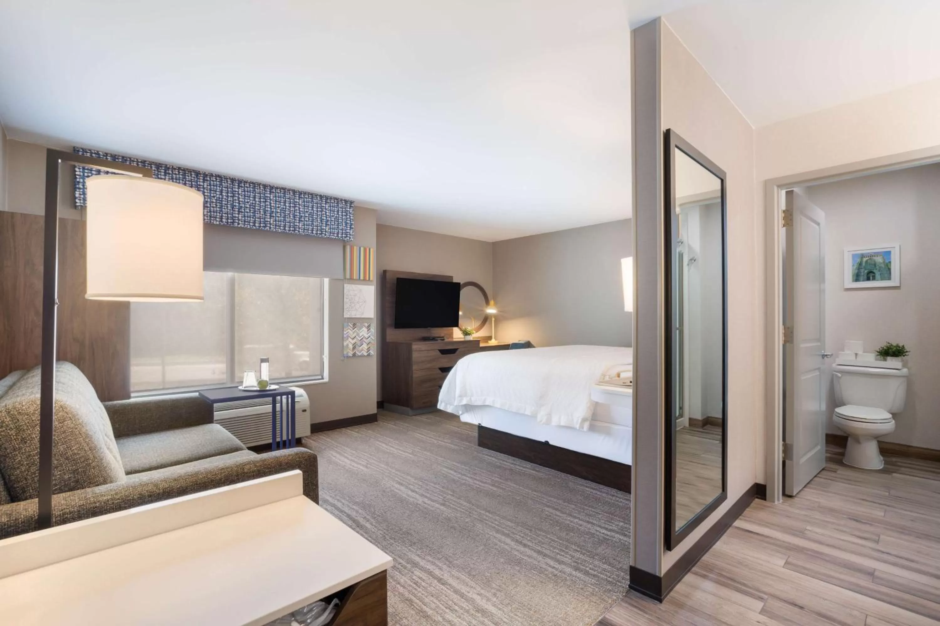 Living room, Bed in Hampton Inn Princeton