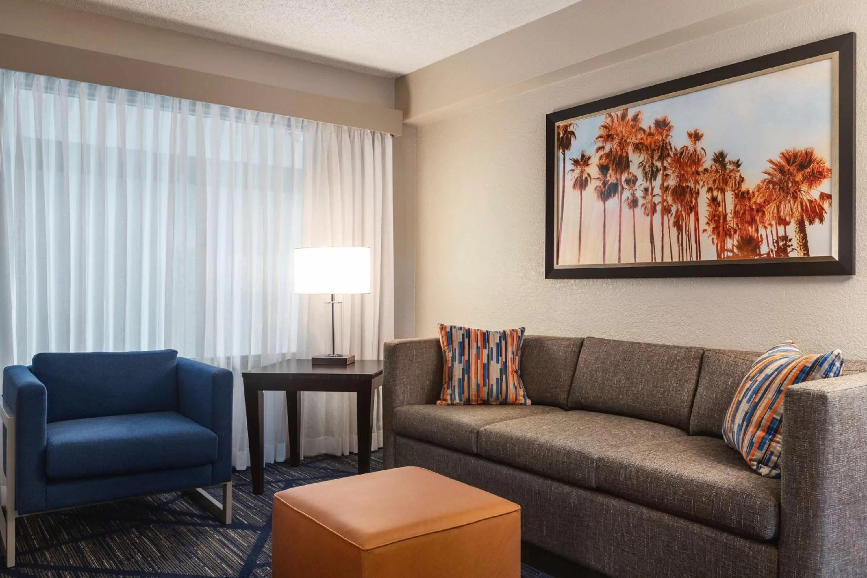Living room in Embassy Suites by Hilton Miami International Airport