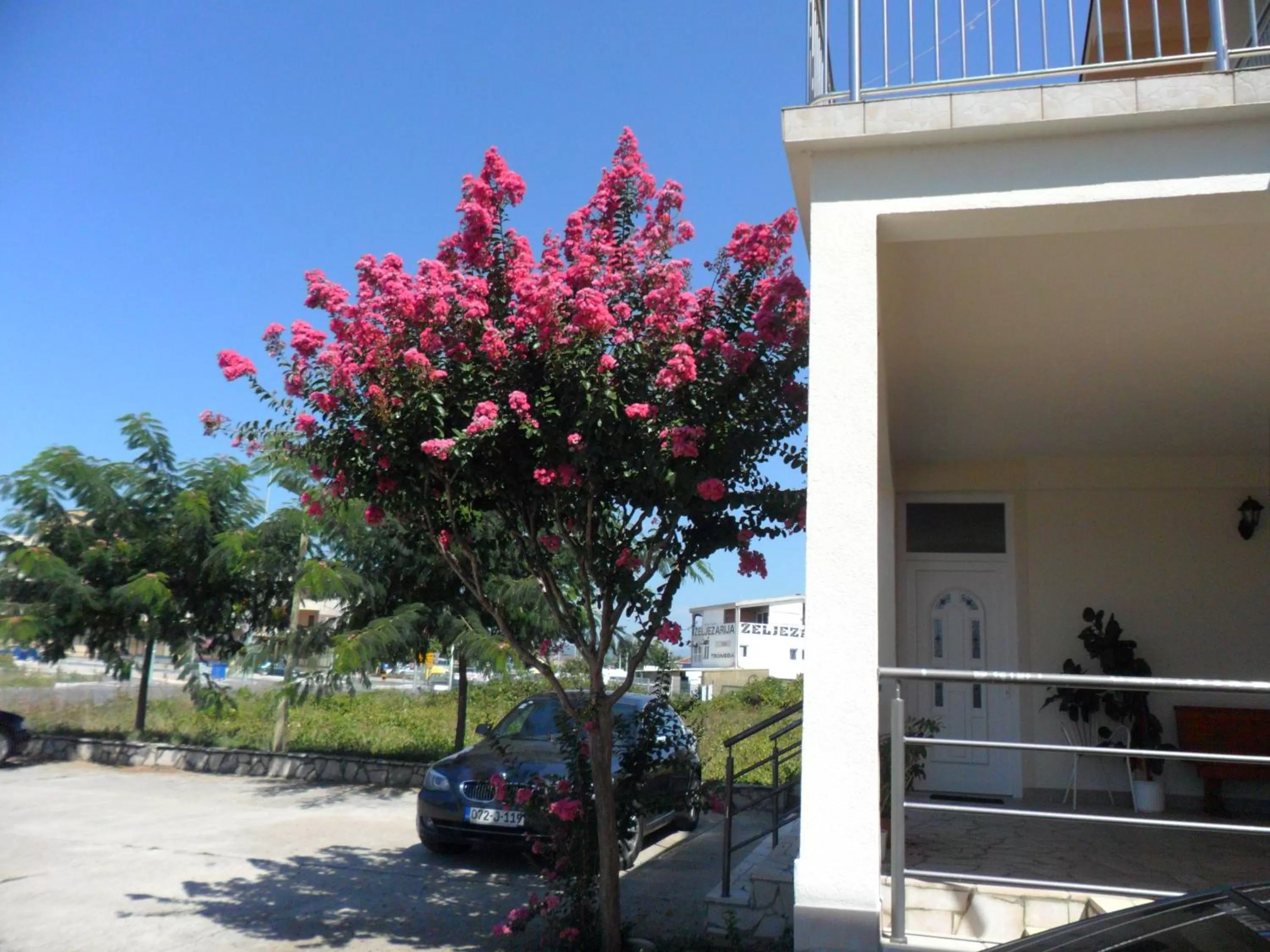 Facade/entrance in Sobe u kucanstvu MBM