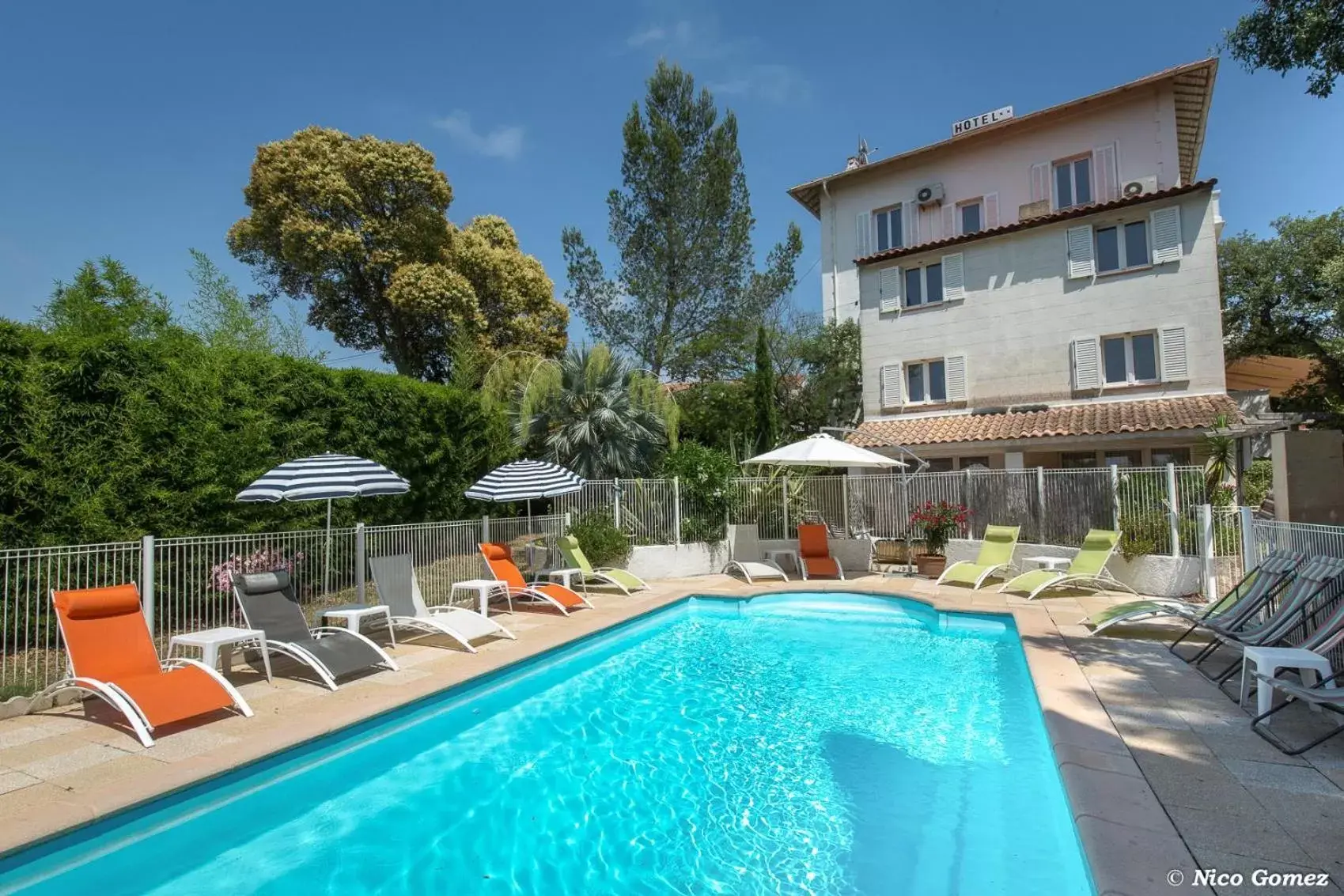 Property building, Swimming Pool in Le Thimothée : Hôtel & Studios Property building, Swimming Pool in Le Thimothée : Hôtel & Studios