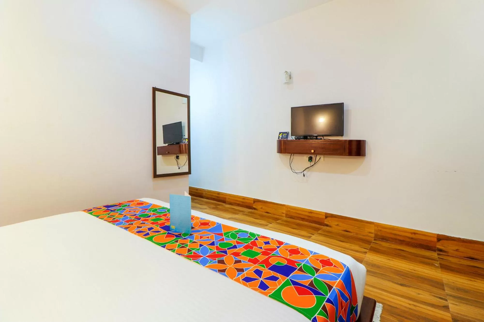 Bedroom, TV/Entertainment Center in FabHotel Greenery View Middle Lingding ICAR Road