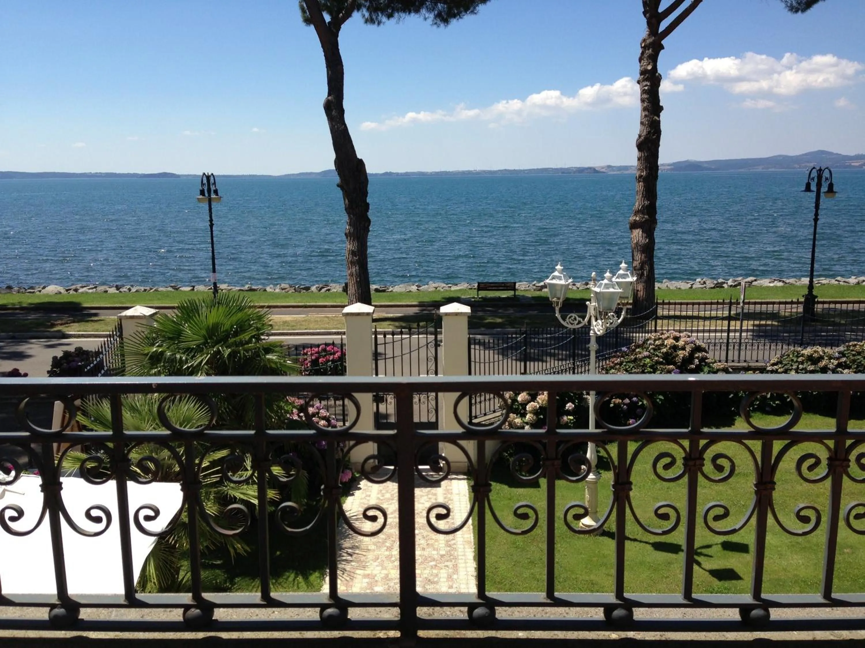 Sea view in Hotel Holiday Sul Lago