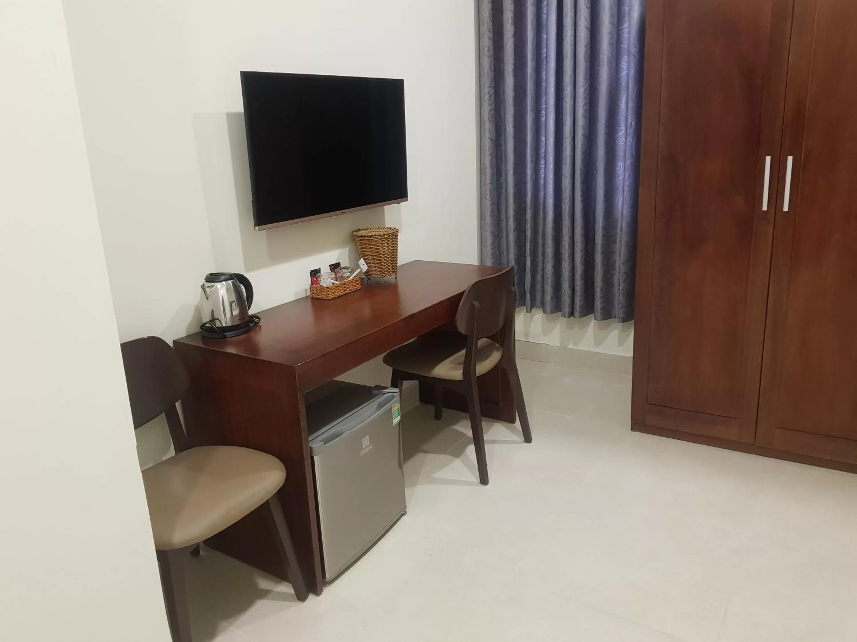 Communal lounge/ TV room in Victory Airport Hotel