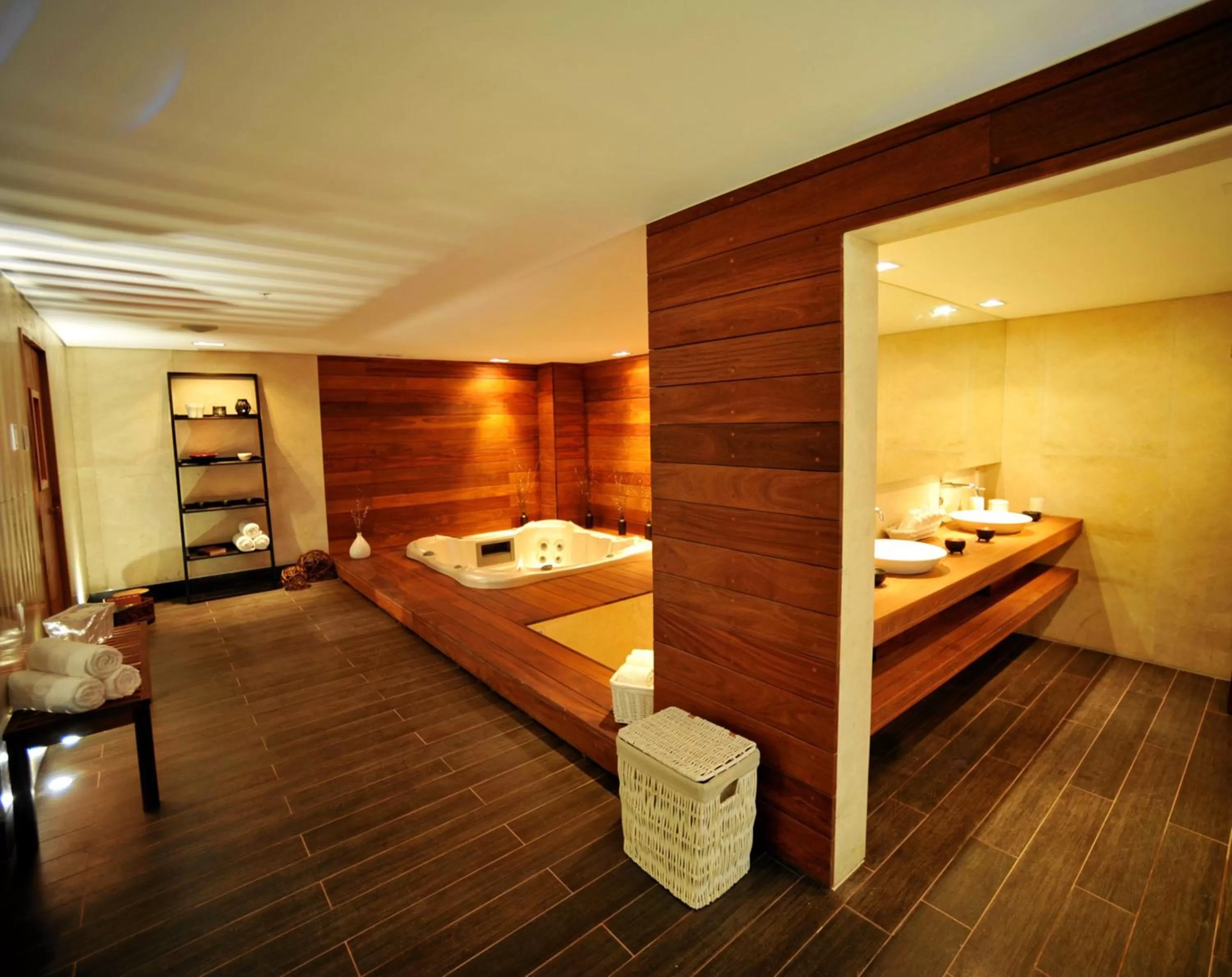 Hot Tub, Bed in Emporio Veracruz